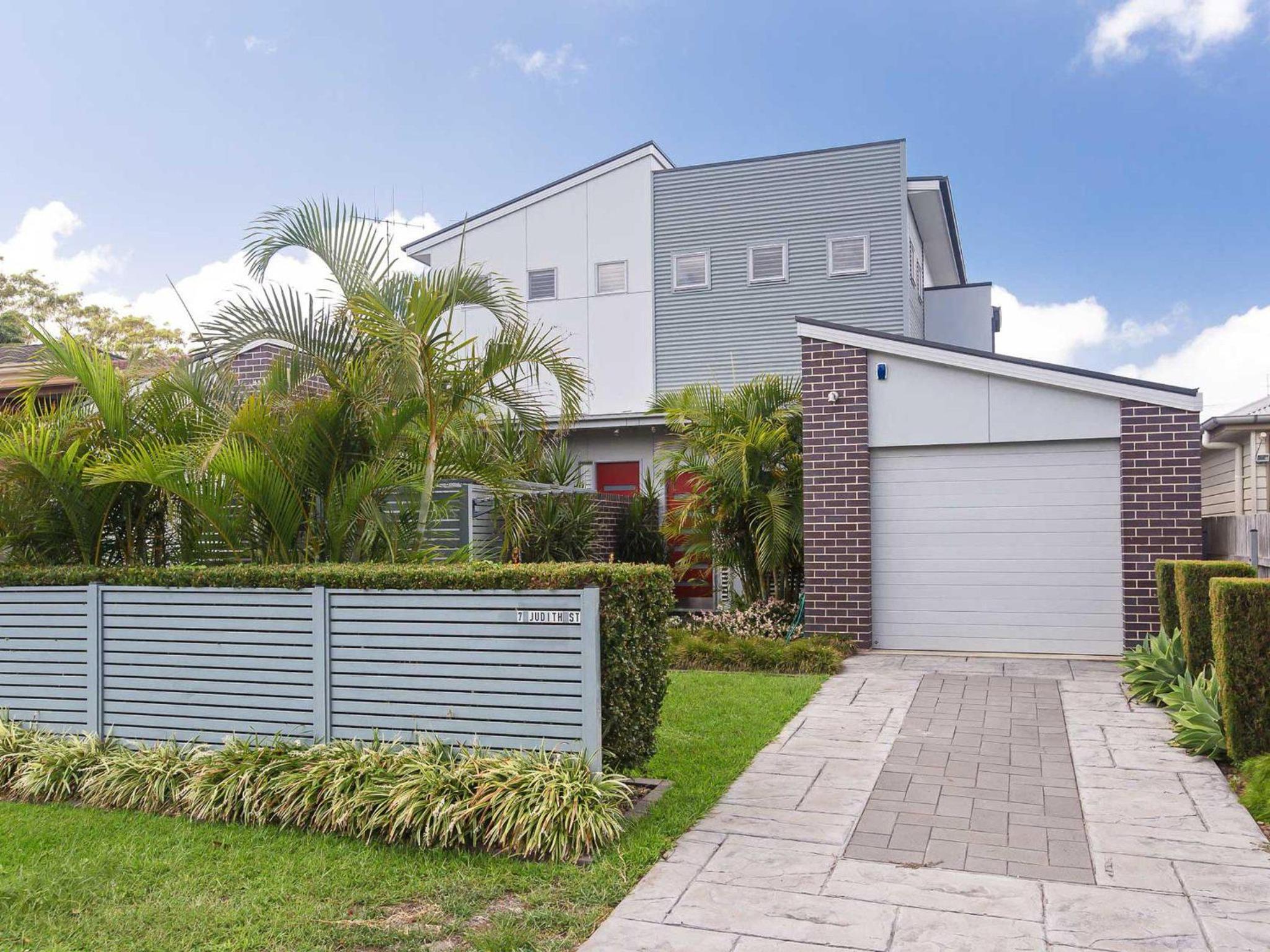 7 Judith Street Stunning duplex with ducted air