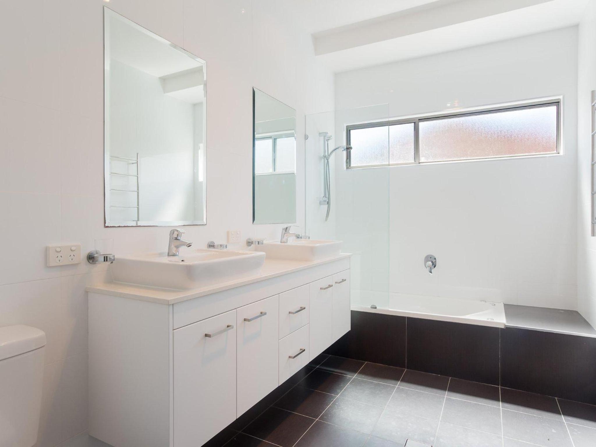 7a Judith Street stunning duplex with ducted air conditioning