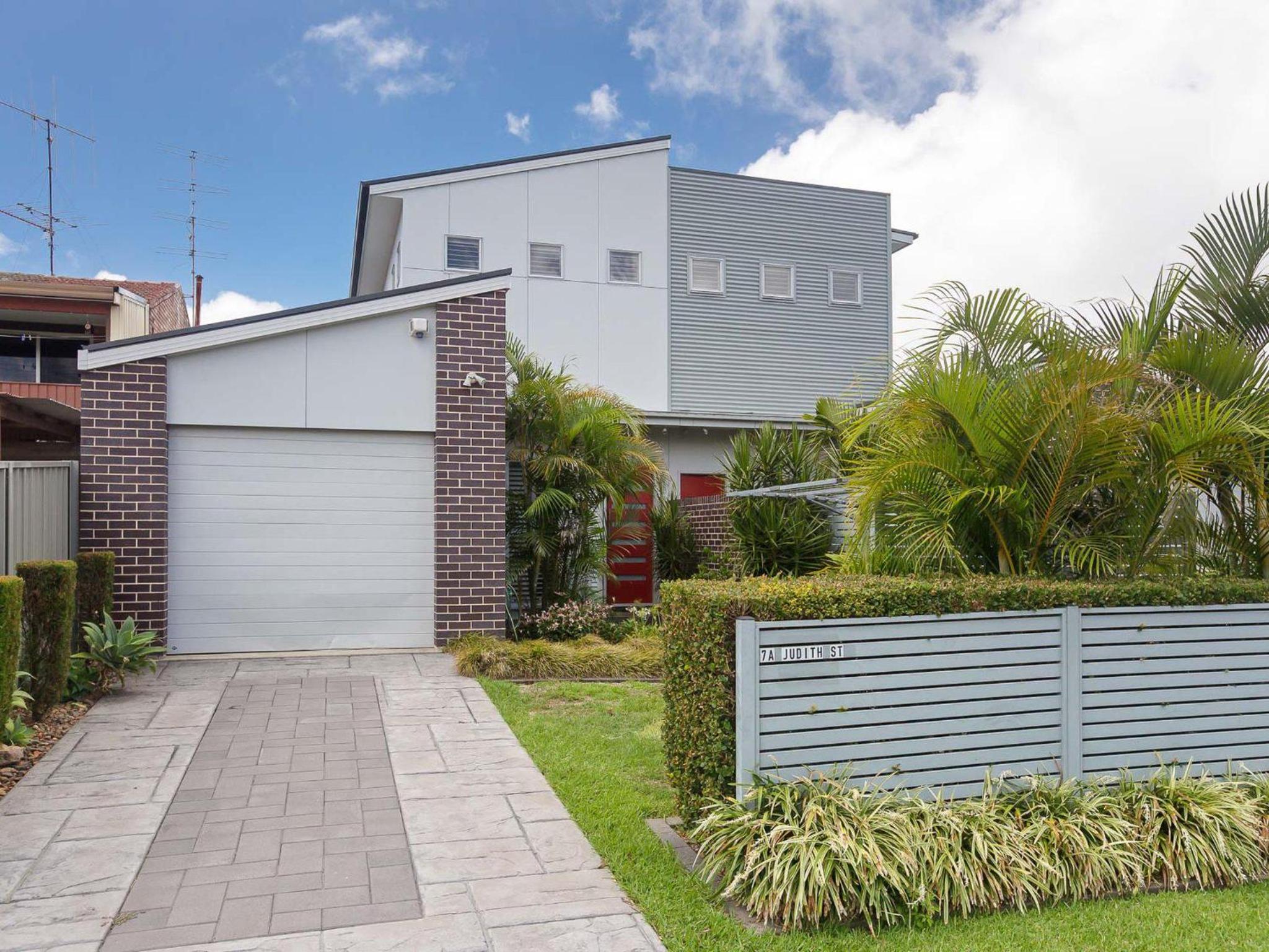 7a Judith Street stunning duplex with ducted air conditioning