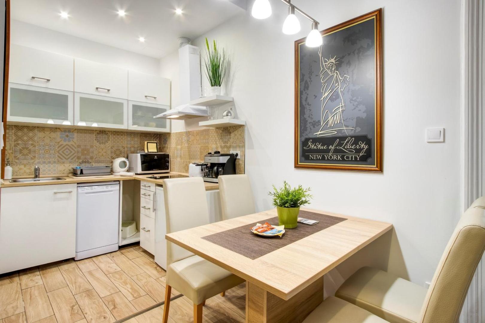 Standard Apartment by Hi5 - Weiner Leo view 4