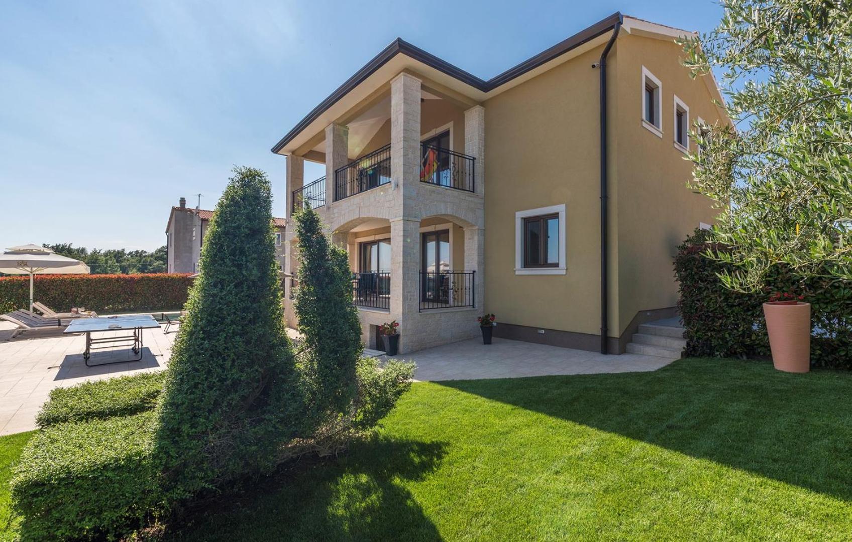 Hotel Villa Vanesa With Private Pool Nearby Porec