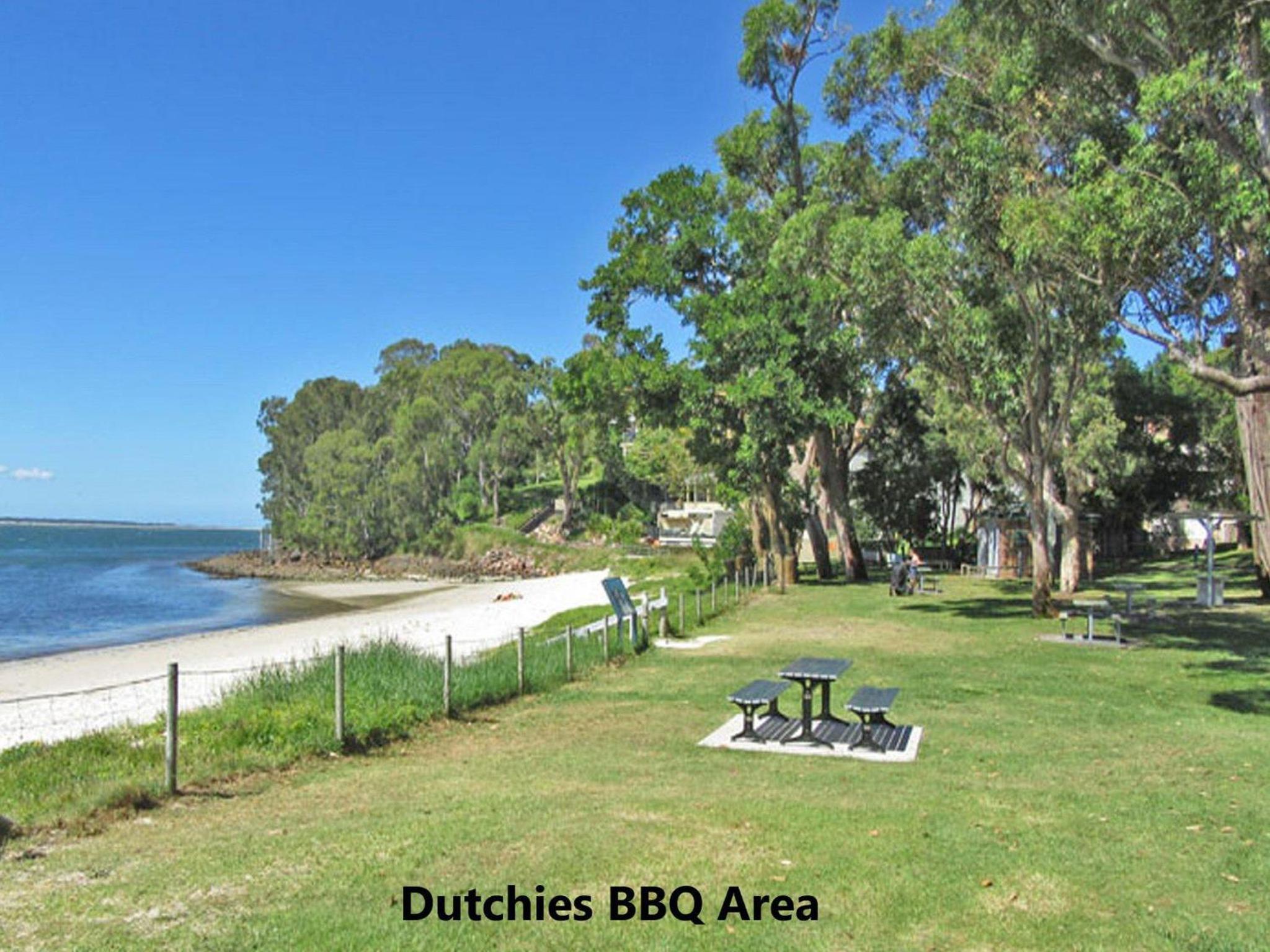 Baggies On Dutchies, 9 Burbong Street - Large pet friendly house with spectacular waterviews, Wi-Fi and air con