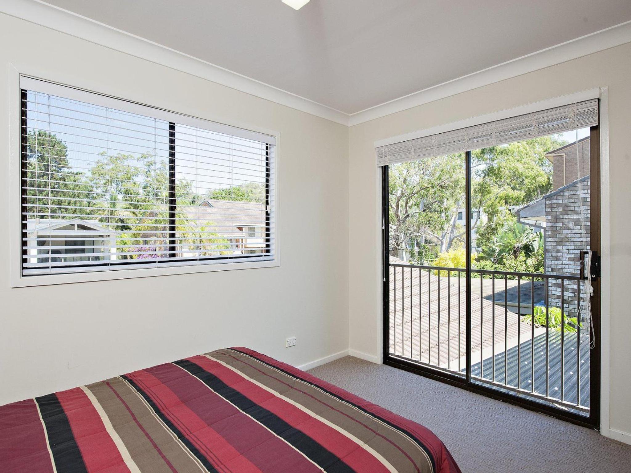Beach House 8 Mistral Close large house with aircon
