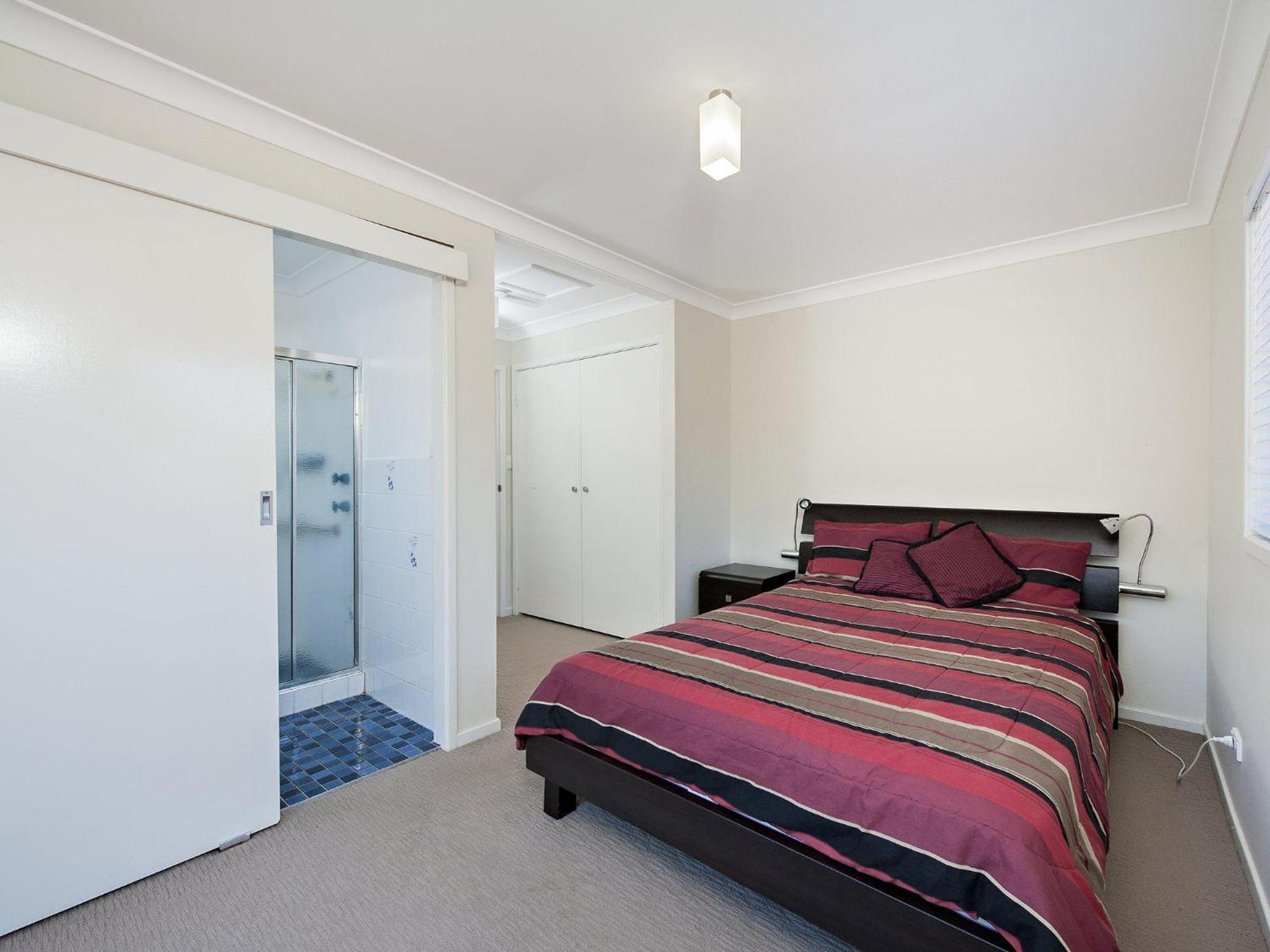 Beach House 8 Mistral Close large house with aircon