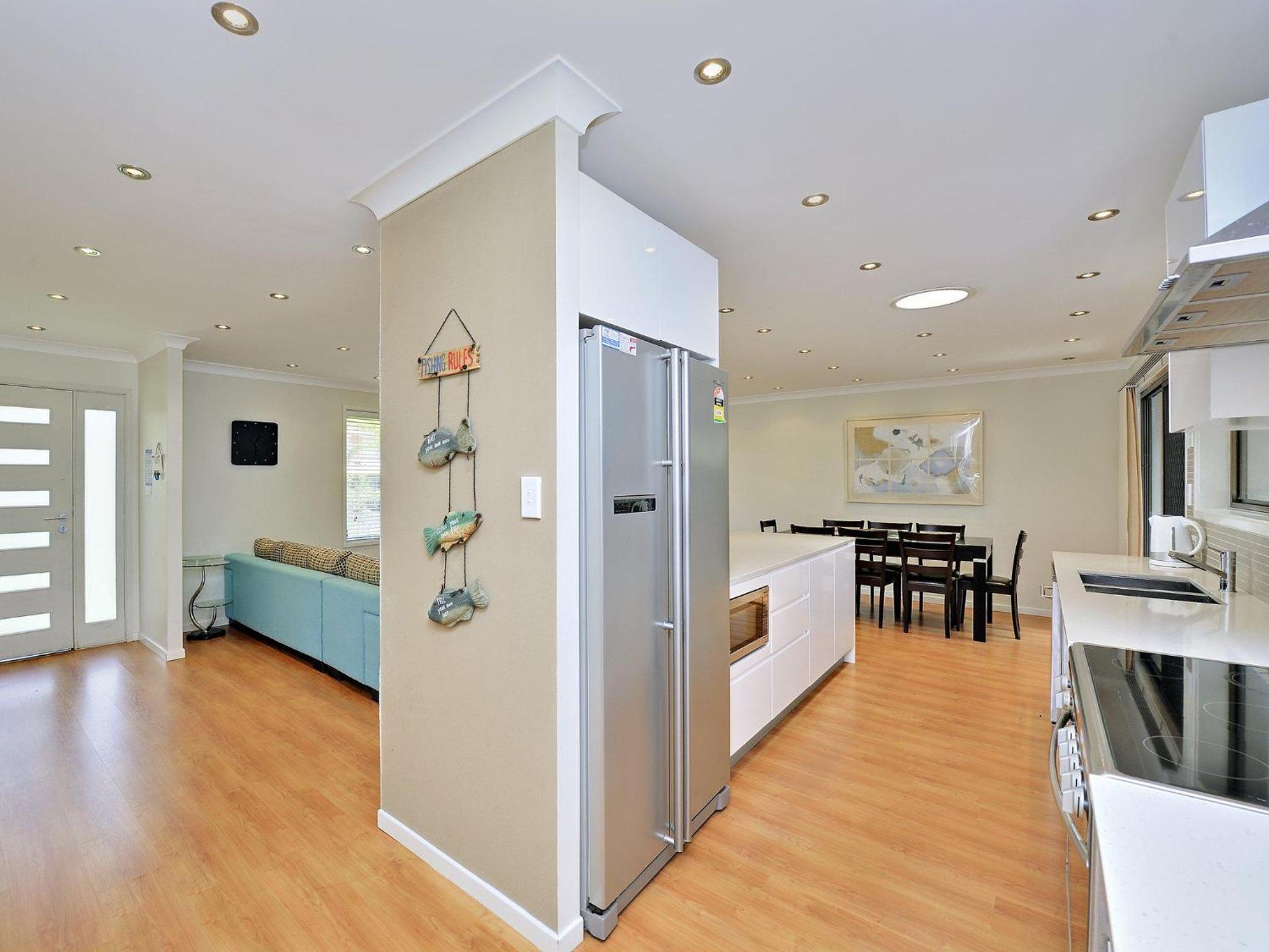 Beach House 8 Mistral Close large house with aircon