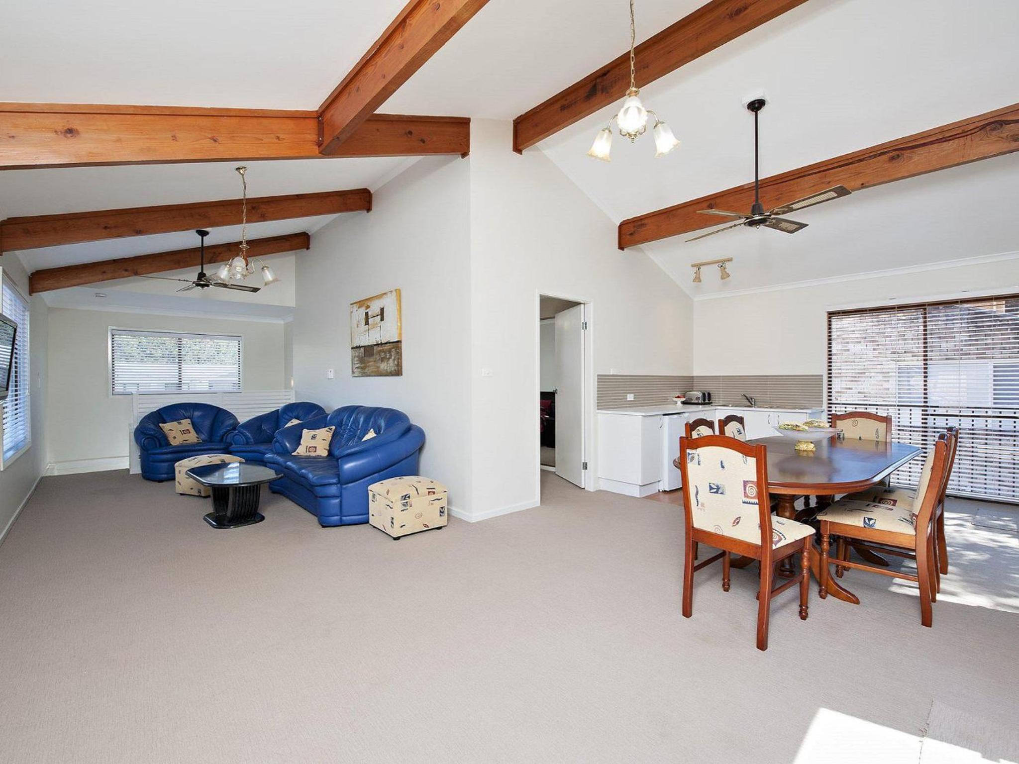 Beach House 8 Mistral Close large house with aircon