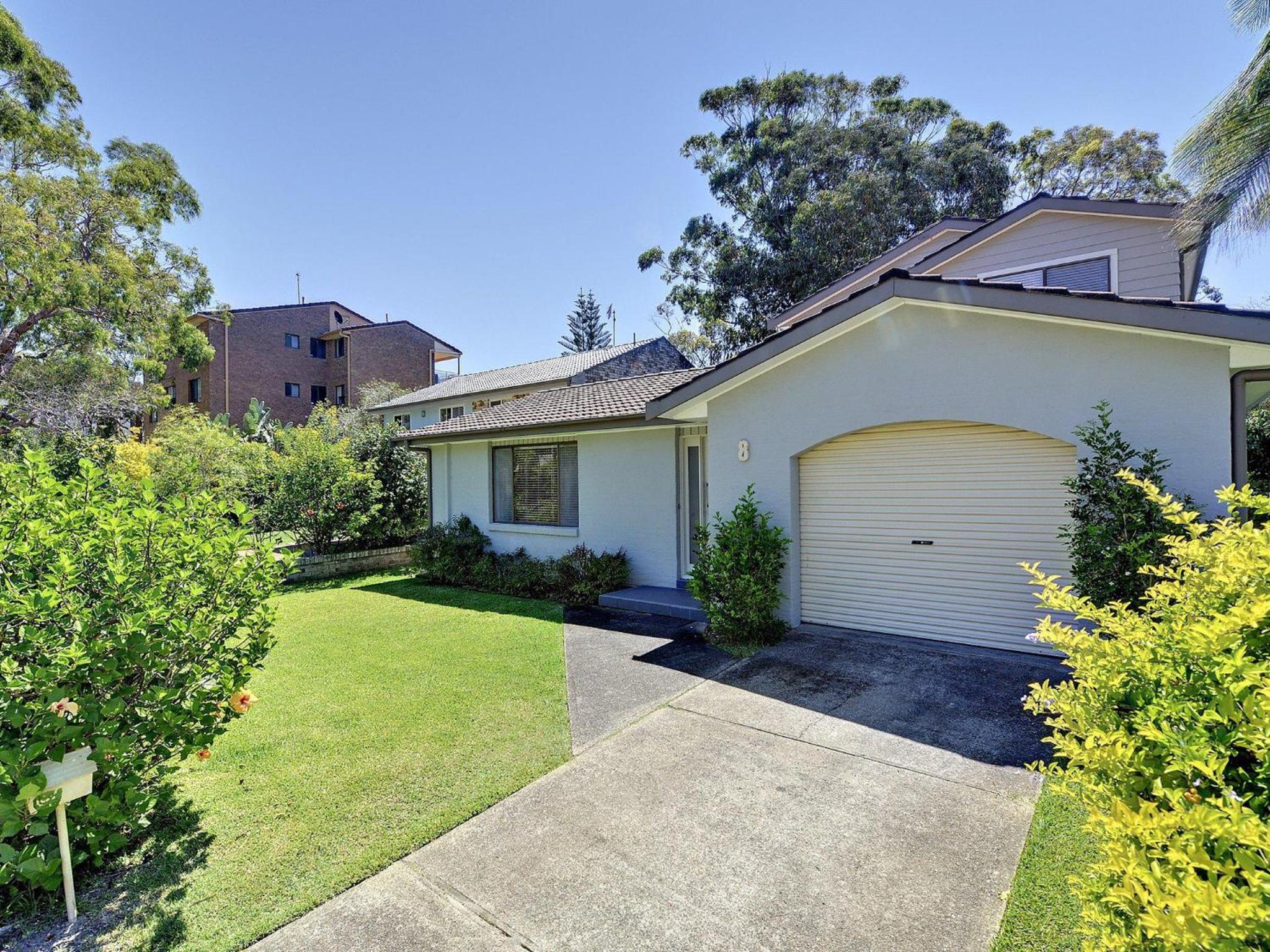 Beach House 8 Mistral Close large house with aircon