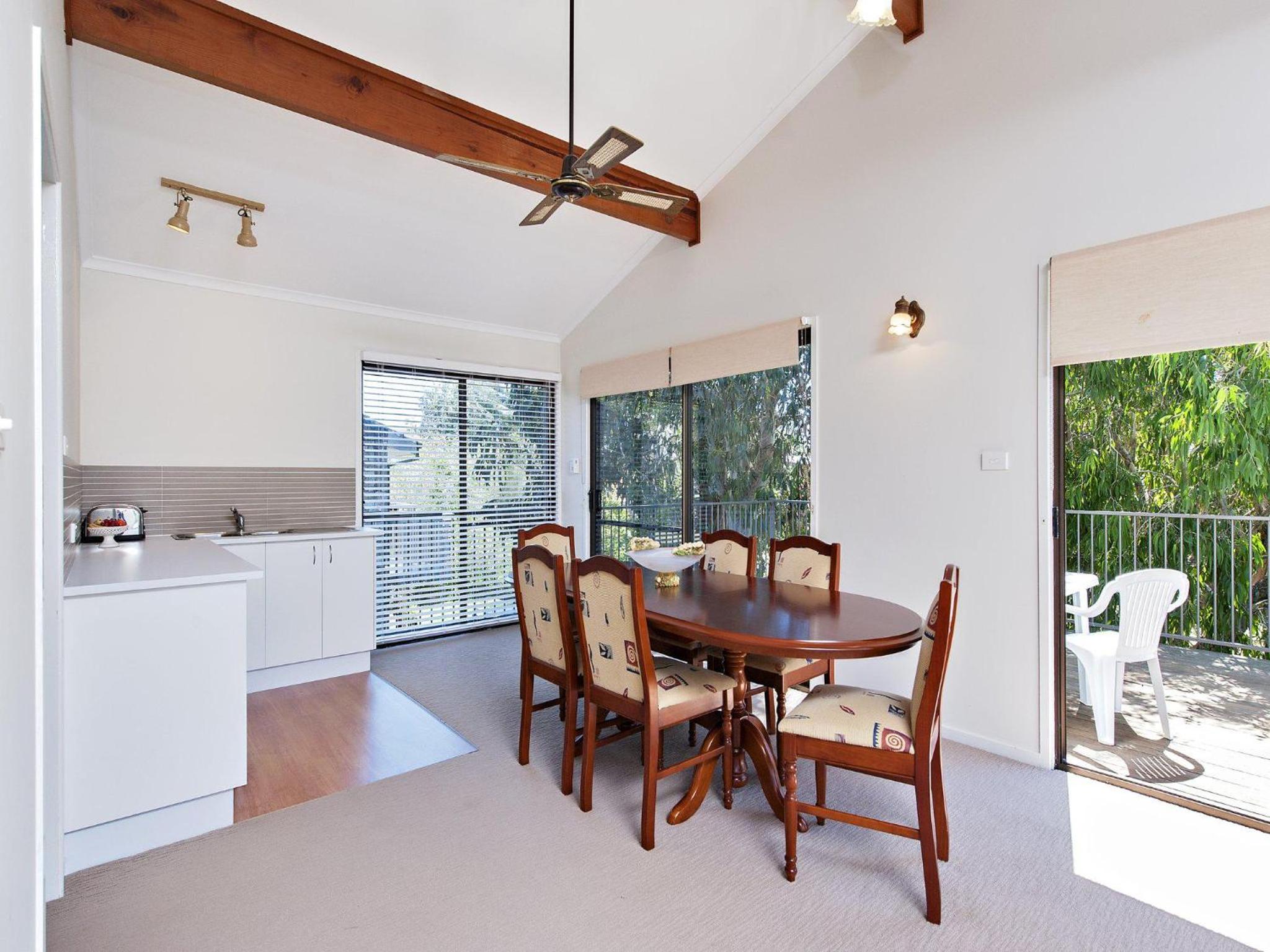 Beach House 8 Mistral Close large house with aircon
