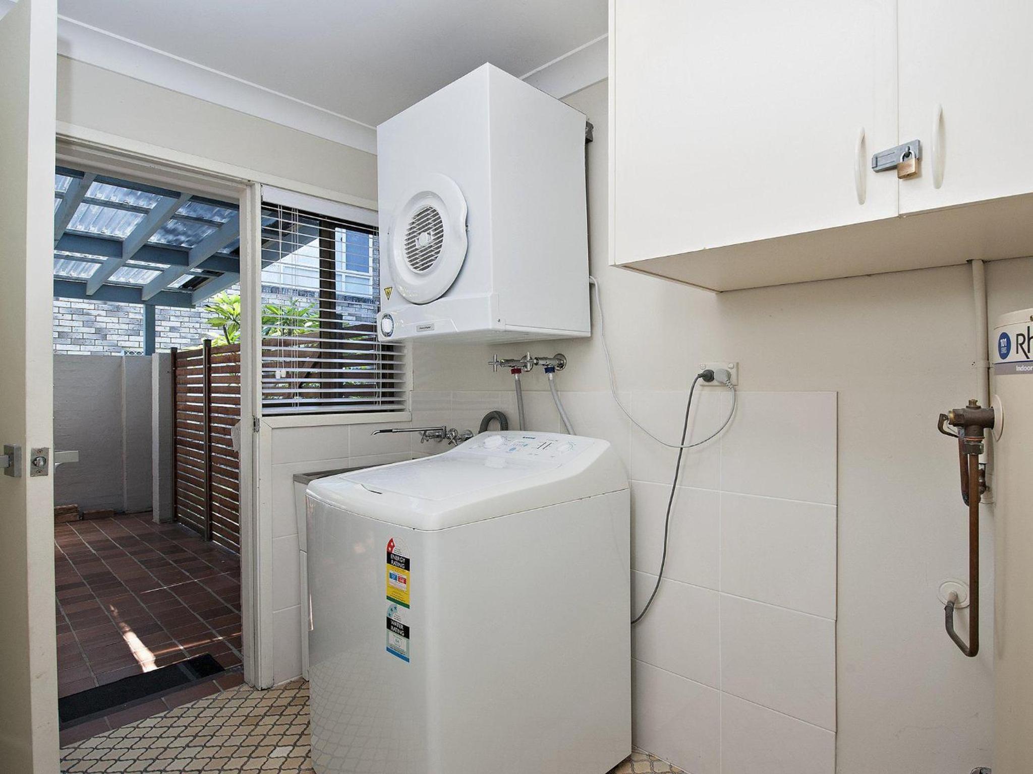 Beach House 8 Mistral Close large house with aircon