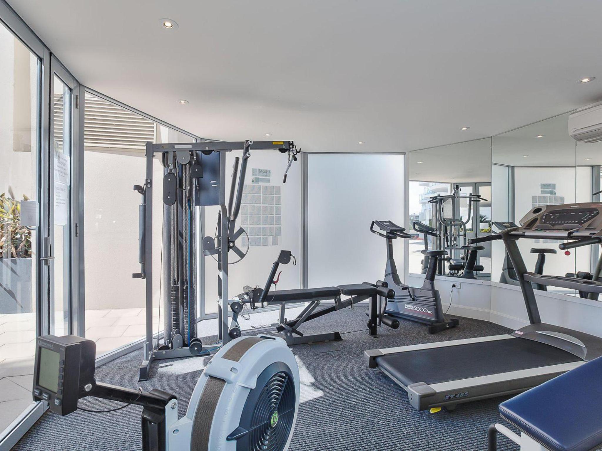 Cote D'Azure, 13 61 Donald Street - Lovely unit air con, Wi-Fi, secure parking, complex lift and pool