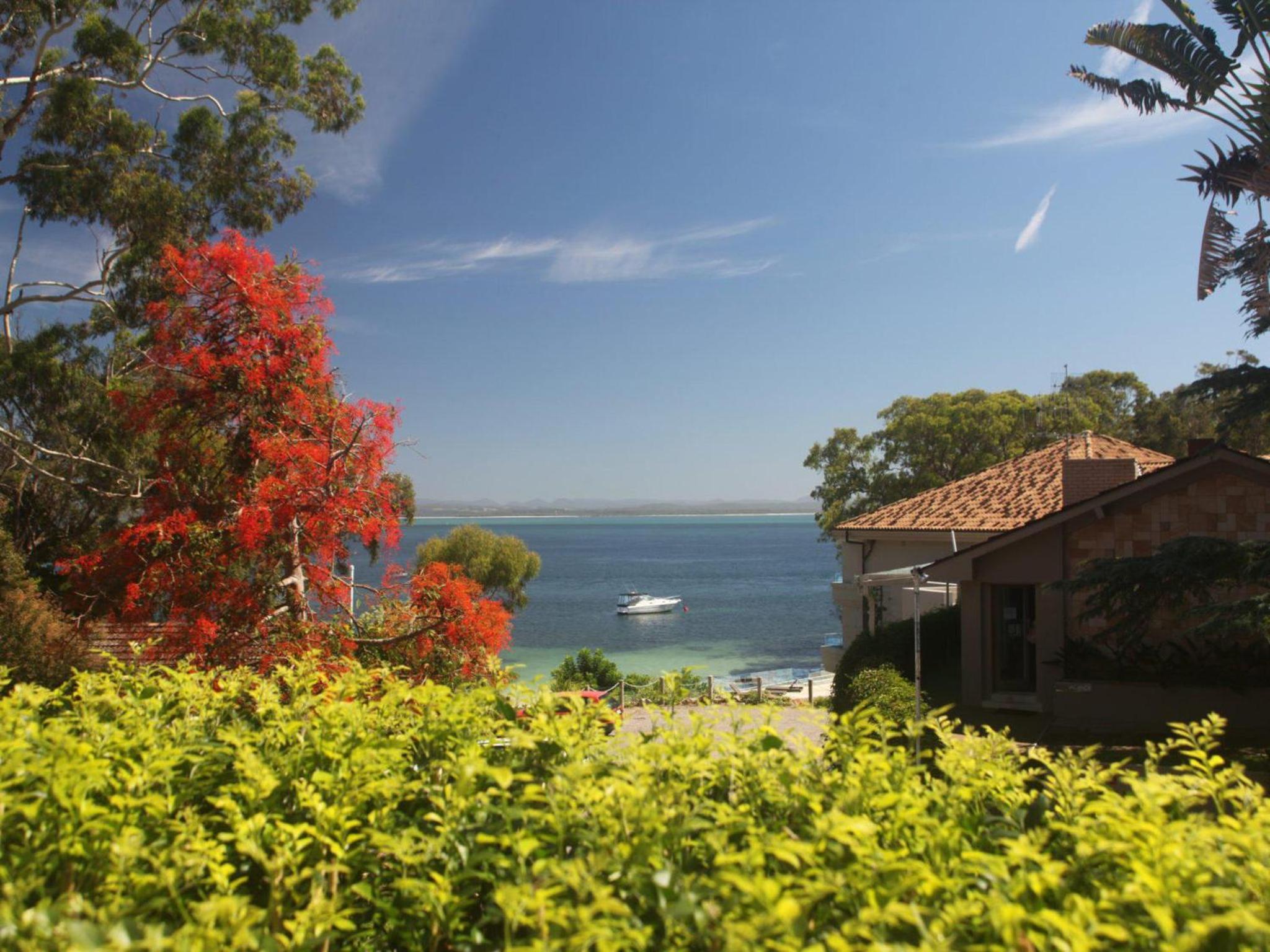 Dutchies Vista, 1 45 Christmas Bush Ave - Ground floor duplex with stunning water views and close to the beach