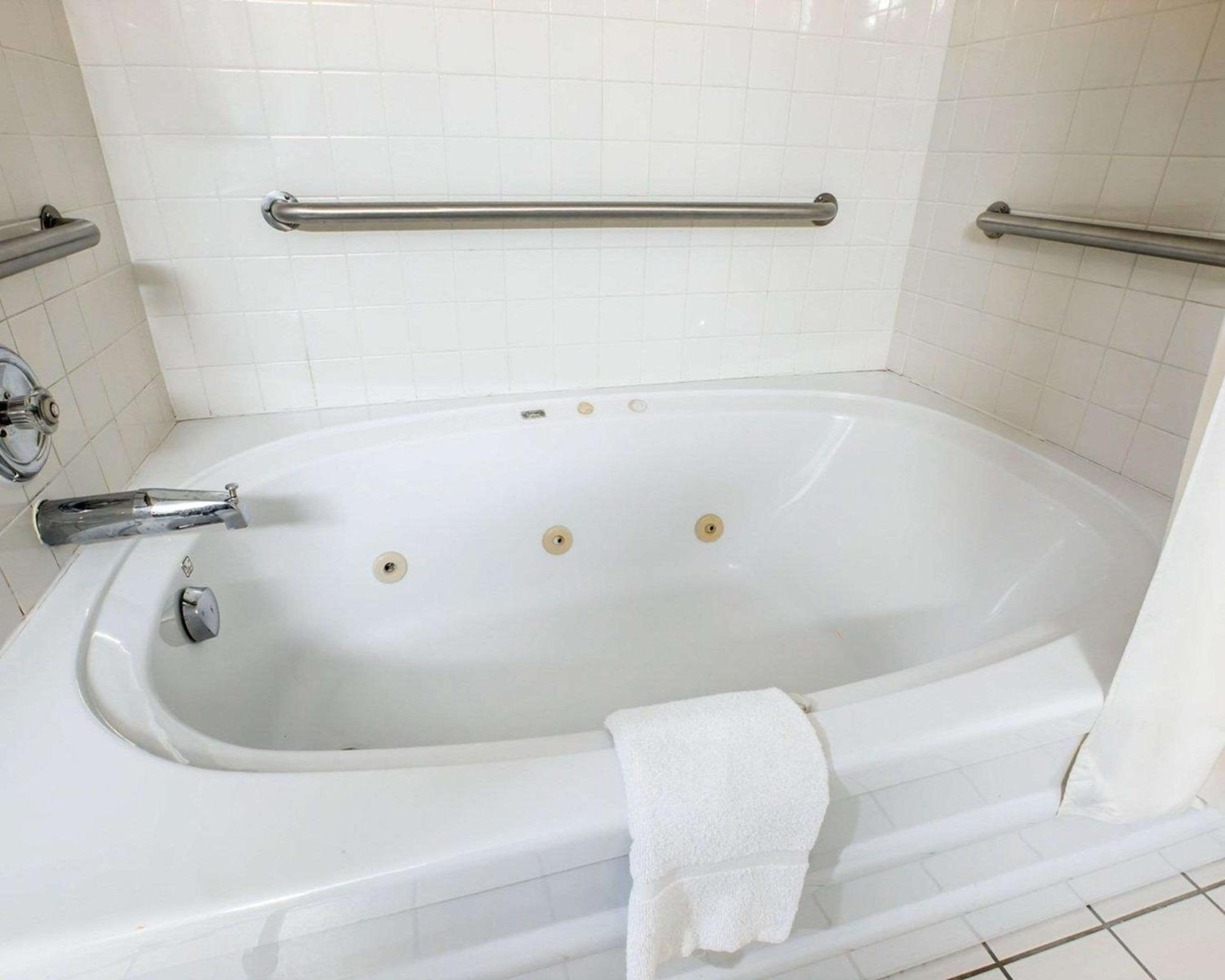 Quality Suites San Diego Otay Mesa - Property Image 3