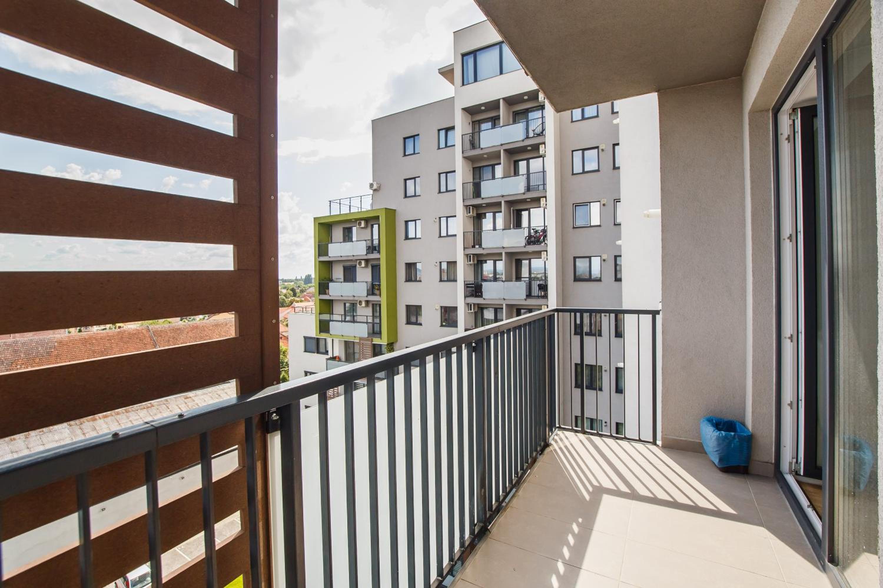 Sunny View 2 Bedroom Central Apartment view 5