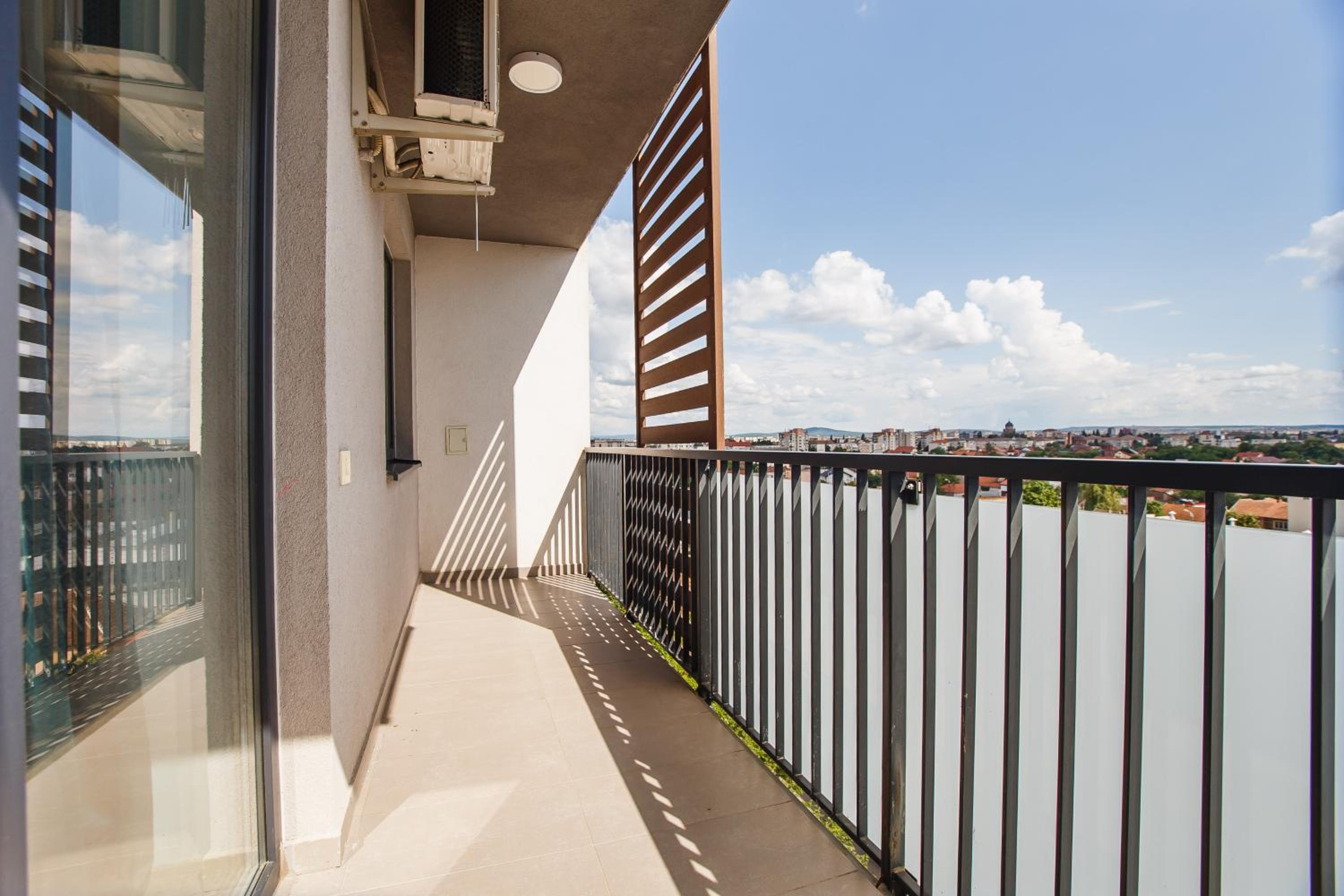 Sunny View 2 Bedroom Central Apartment view 4