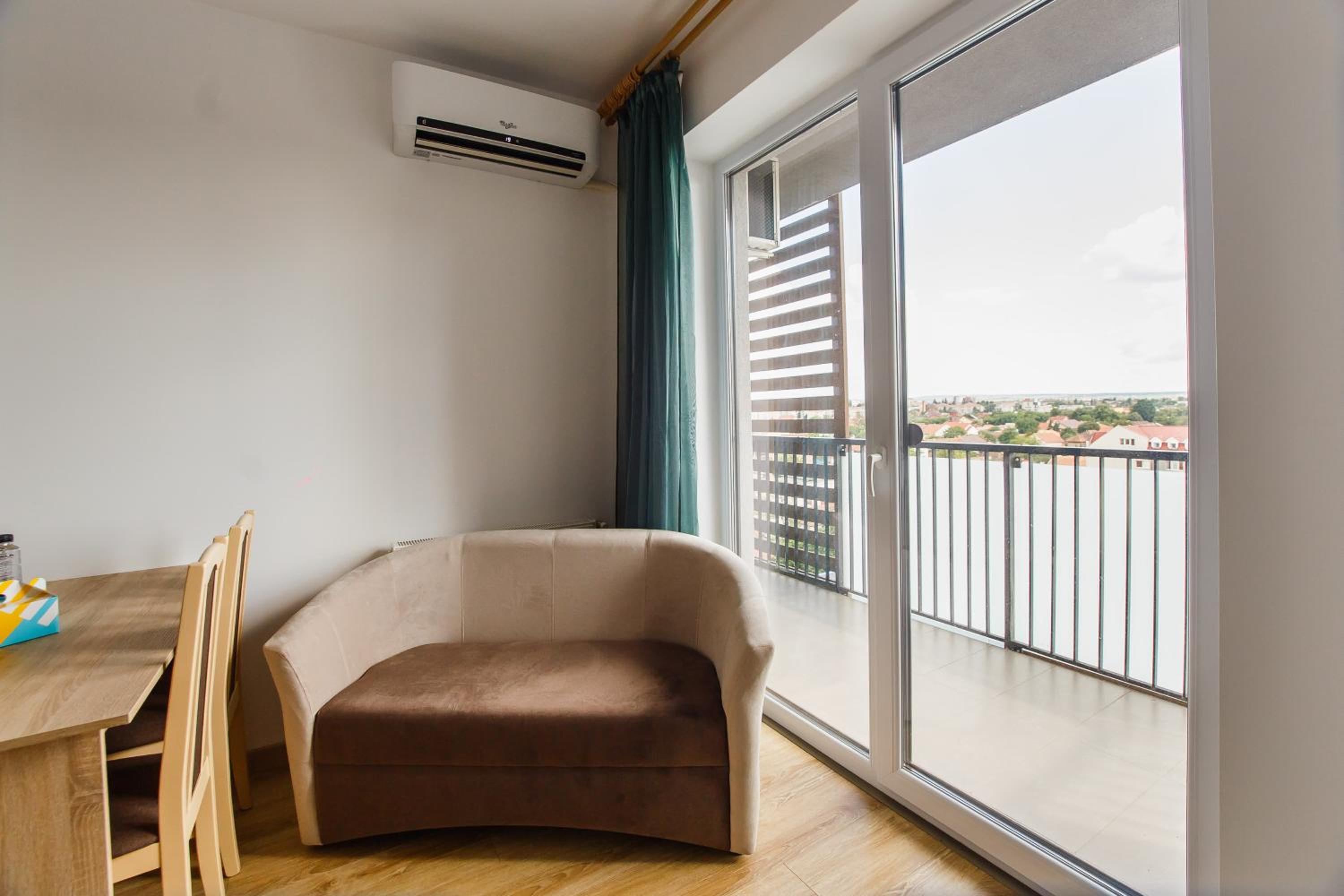 Sunny View 2 Bedroom Central Apartment view 3