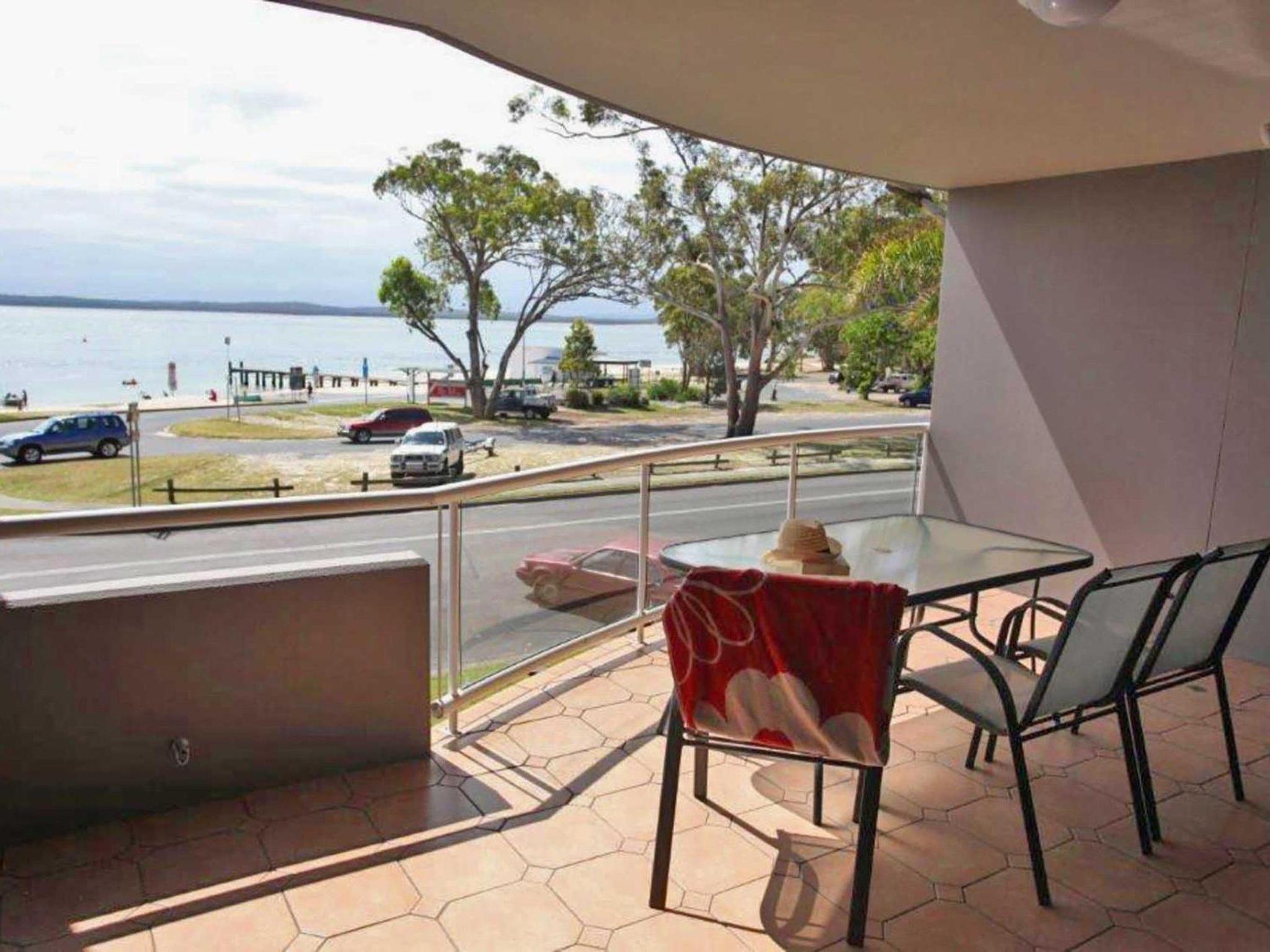 Florentine, 7 11 Columbia Close - wifi, air conditioned unit with fantastic views of Little Beach