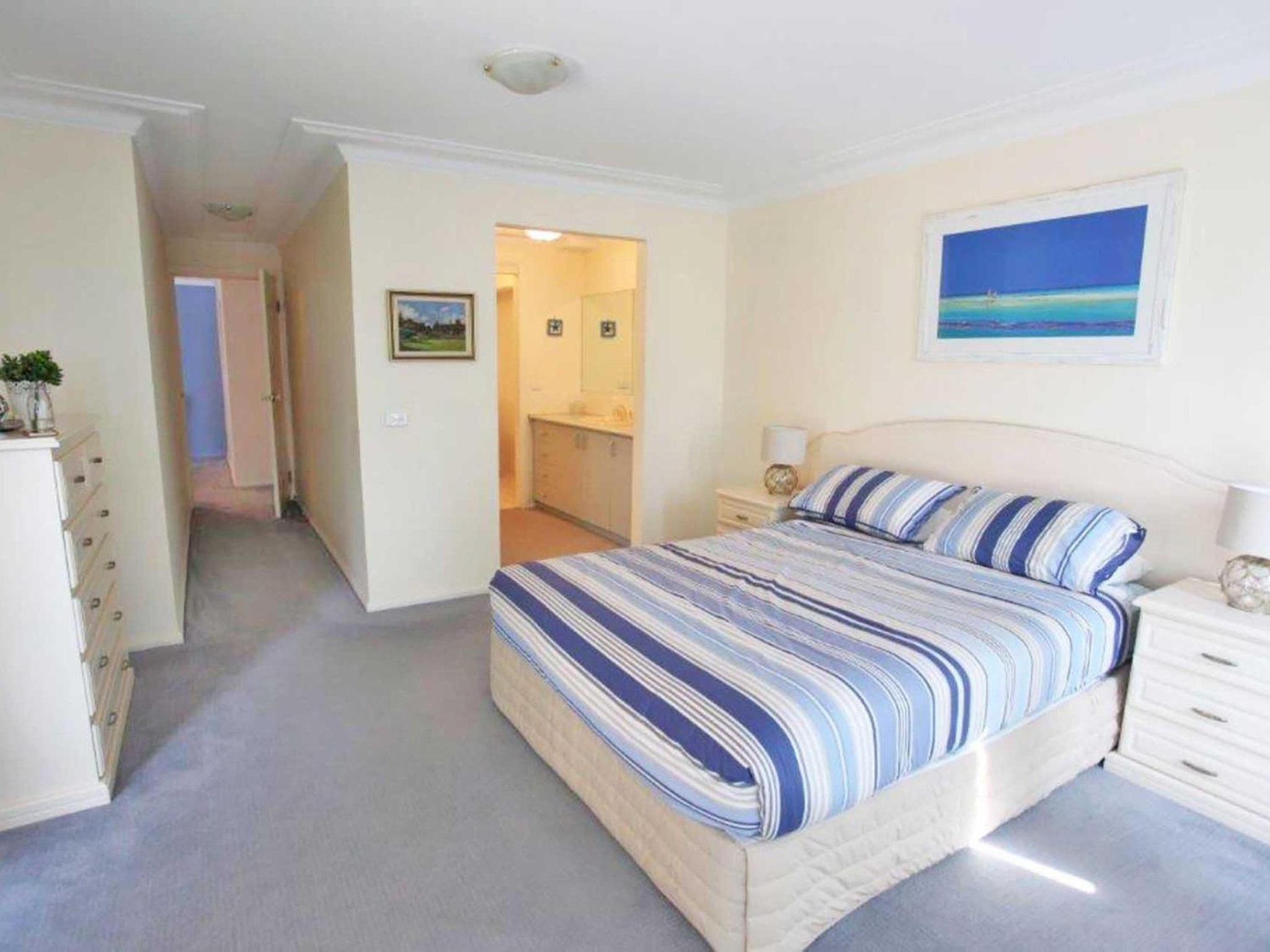 Florentine, 7 11 Columbia Close - wifi, air conditioned unit with fantastic views of Little Beach