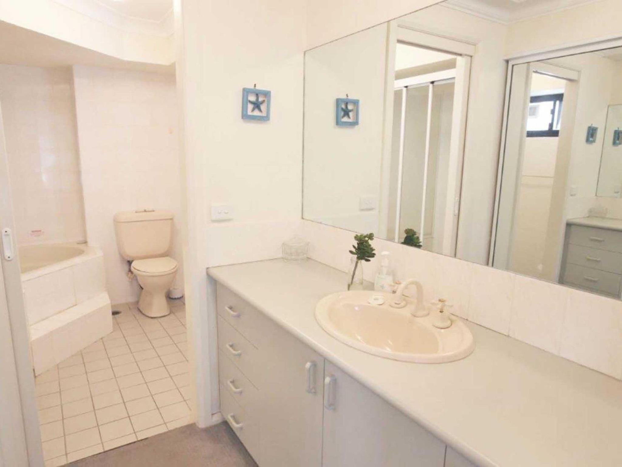 Florentine, 7 11 Columbia Close - wifi, air conditioned unit with fantastic views of Little Beach