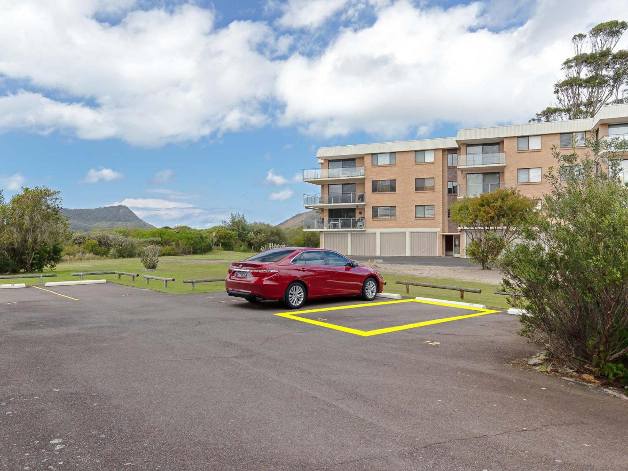 Intrepid 13 fantastic unit with stunning water views
