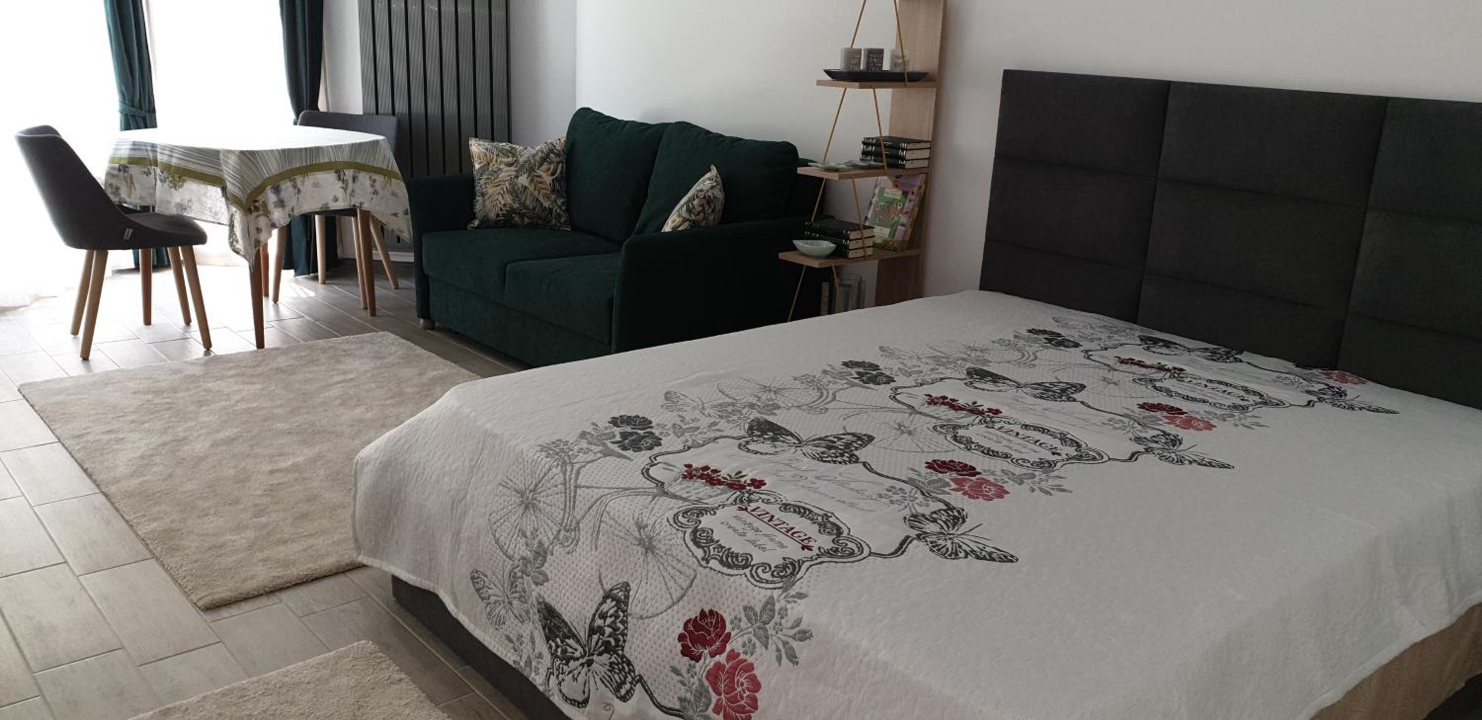 Alexandra Studio Alezzi view 5