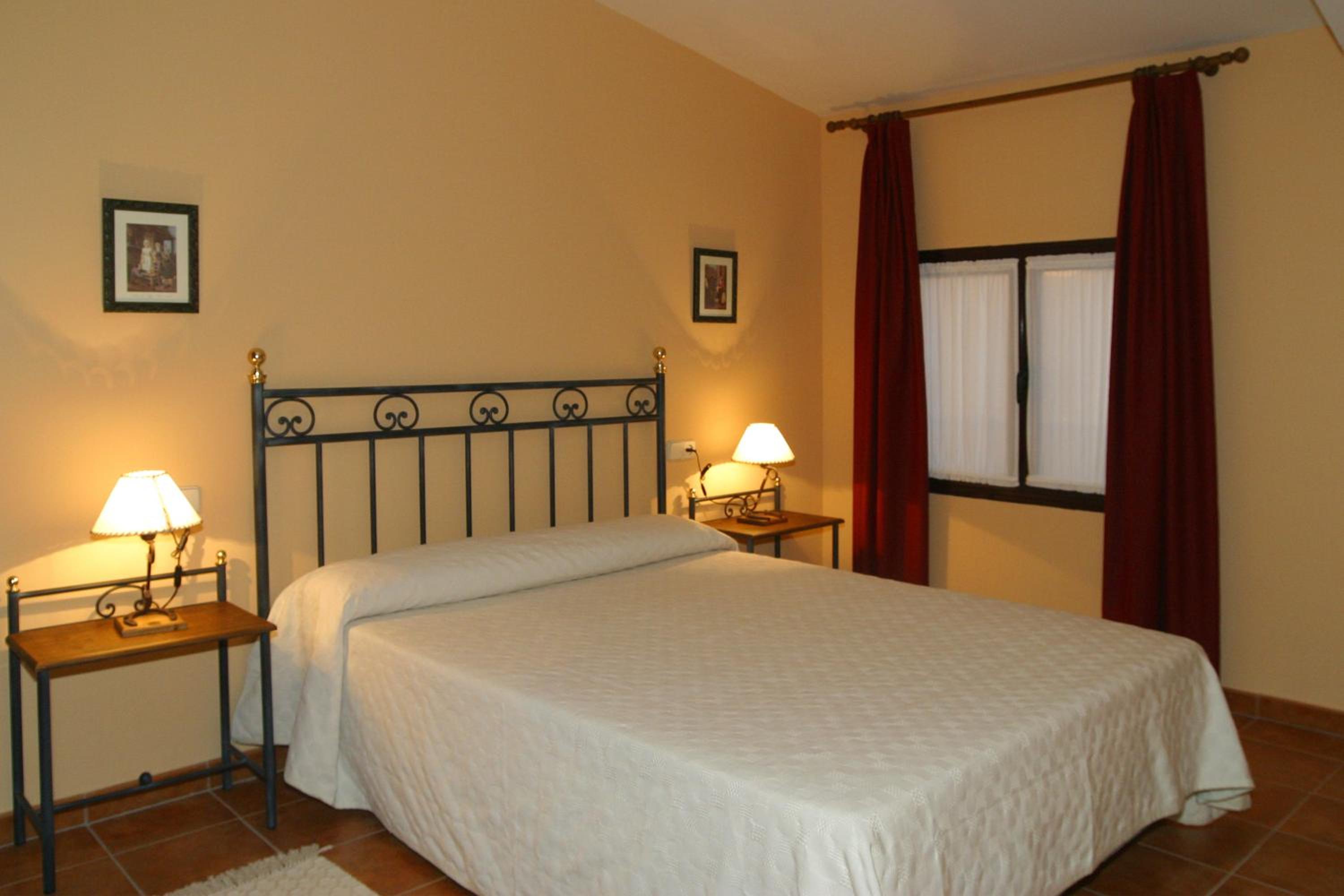 Hotel y apartamentos La Casa Rural