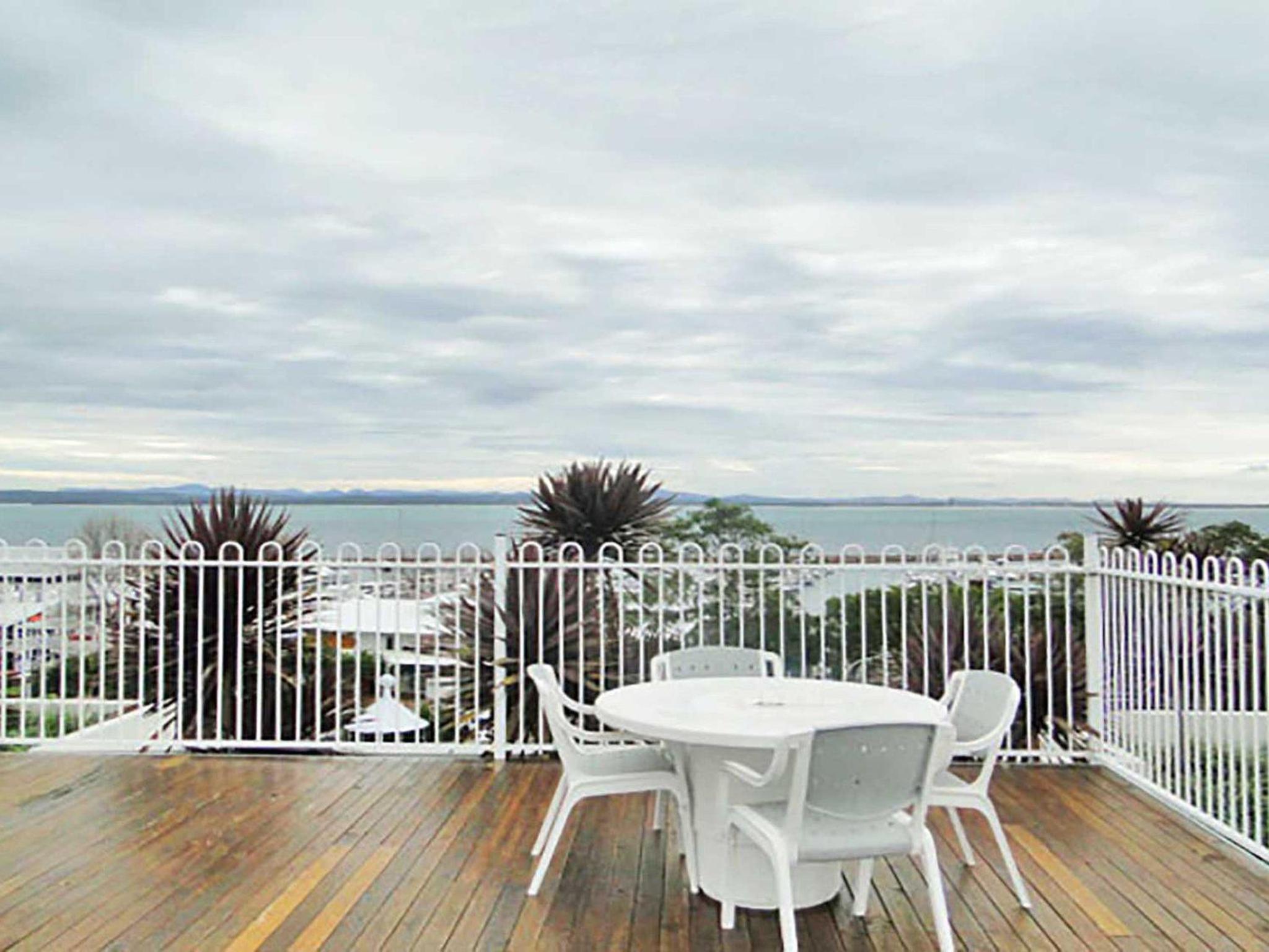 Nelson Towers, 9,71a Victoria Parade - unit in the heart of Nelson Bay with water views, air conditioning and Wi-Fi view 5