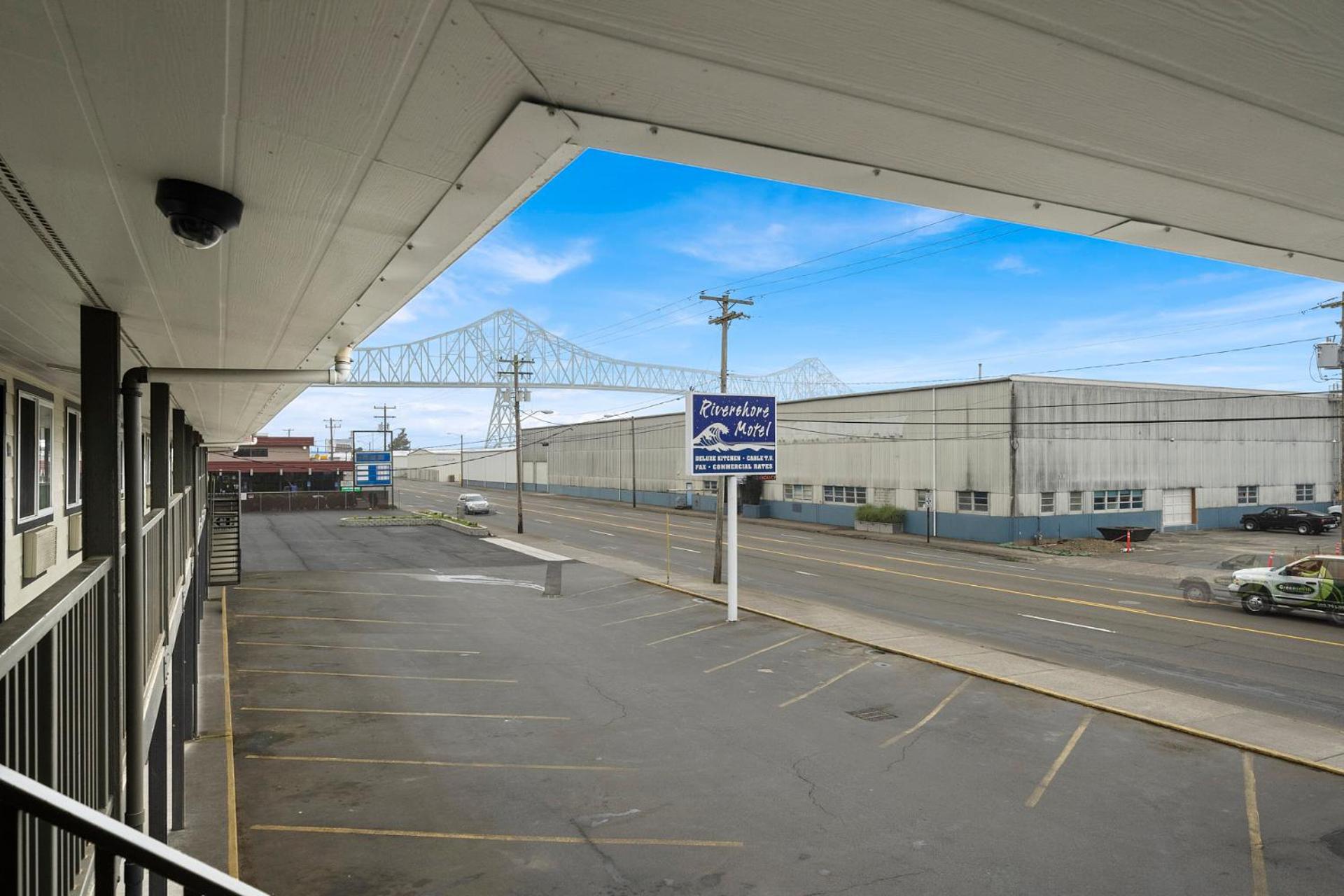 Astoria Rivershore Motel view 2