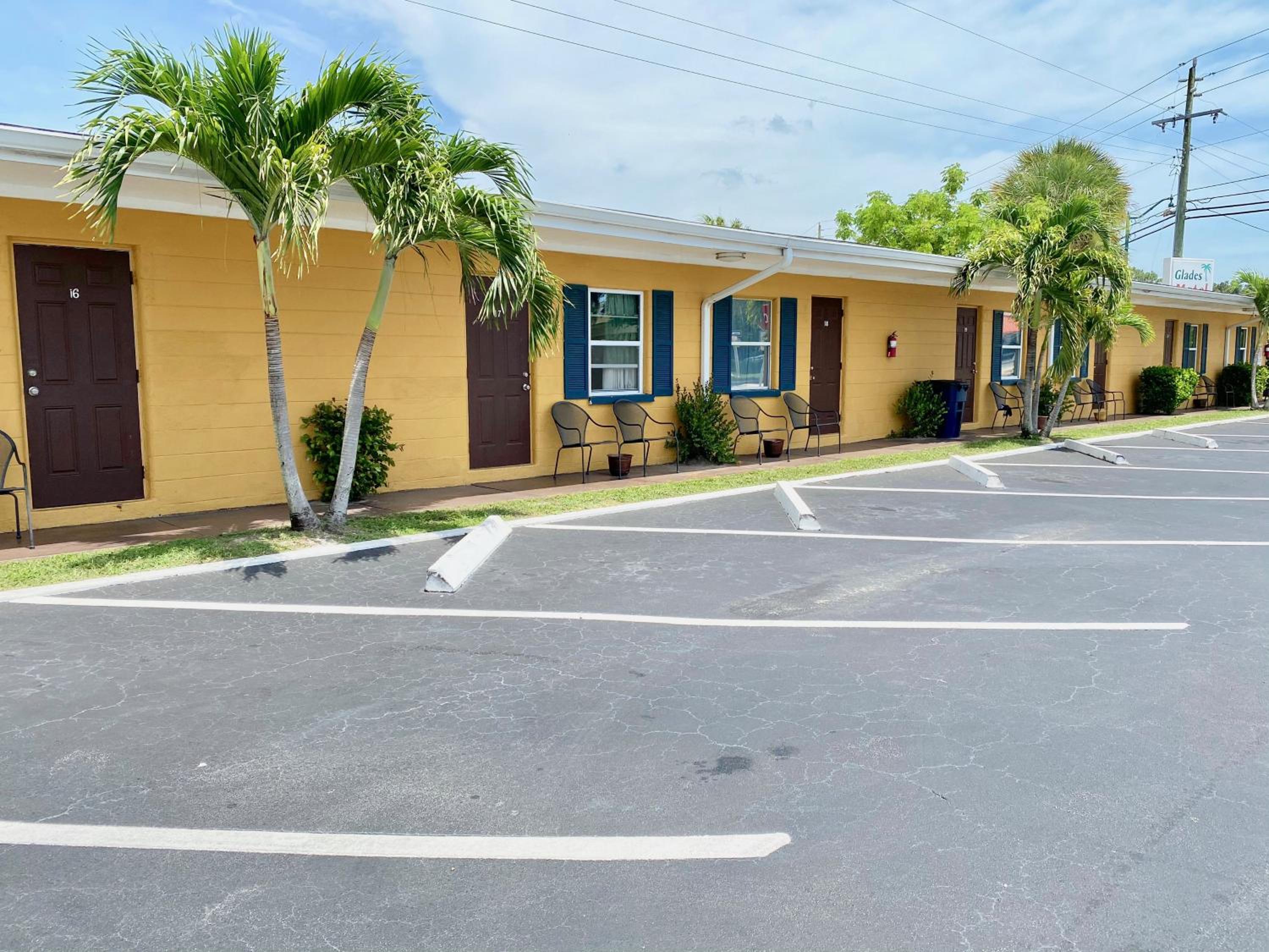 Glades Motel - Naples