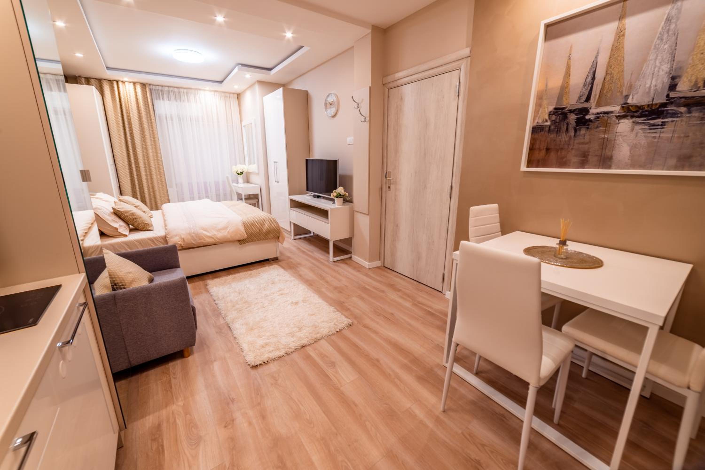 Ivi Place Apartments view 4