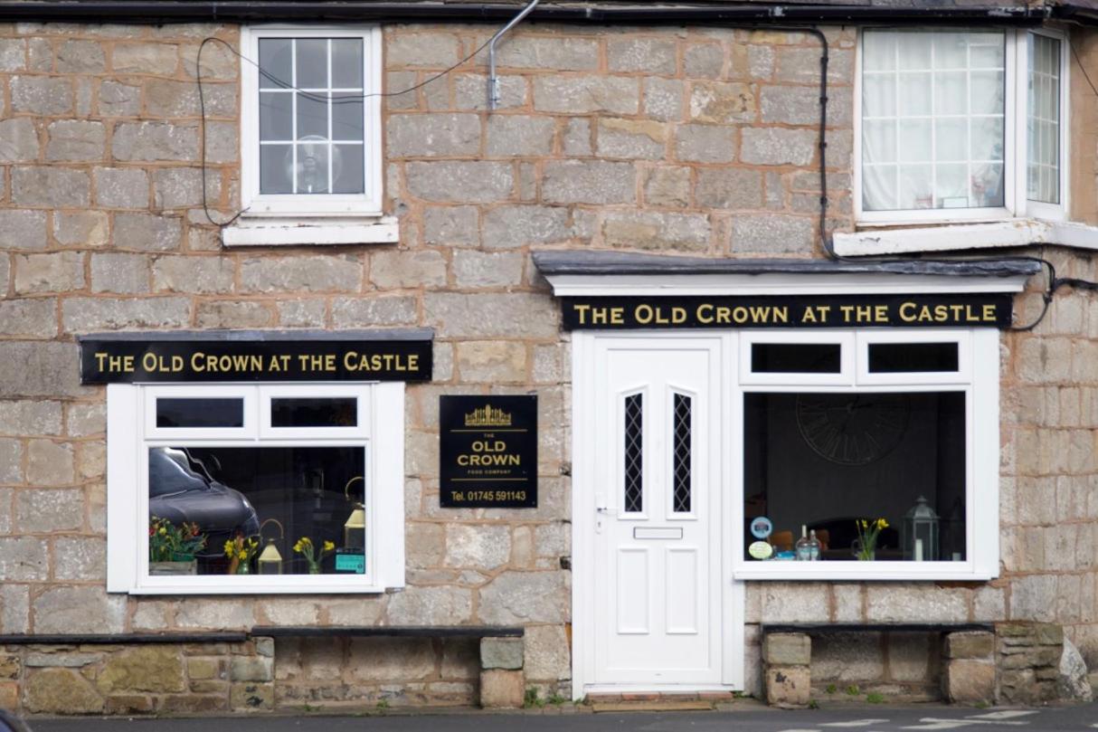 Castle Views cottage in historic village & woodfired hot tub view 4