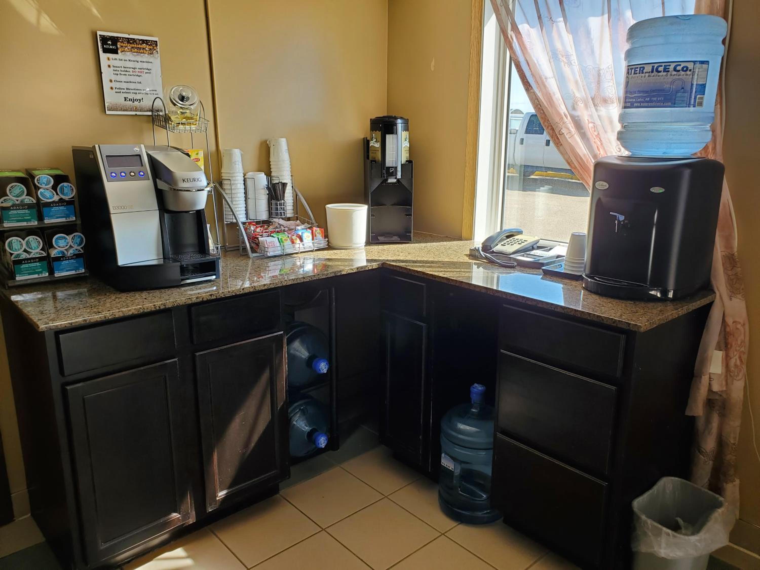 Leduc Vacations - Super 8 by Wyndham Edmonton International Airport - Property Image 8