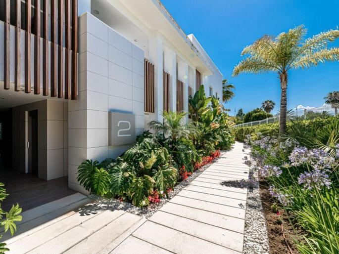 Marbella Vacations - Lujoso apartamento con piscina comunitaria en la Costa del Sol - Property Image 1