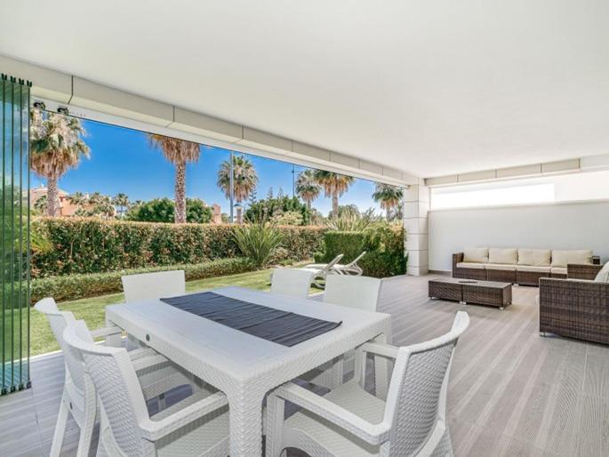 Marbella Vacations - Lujoso apartamento con piscina comunitaria en la Costa del Sol - Property Image 9