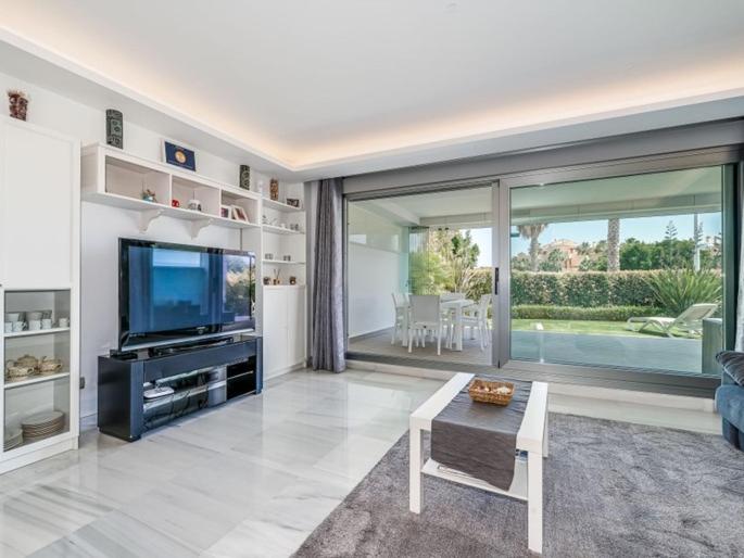 Marbella Vacations - Lujoso apartamento con piscina comunitaria en la Costa del Sol - Property Image 7