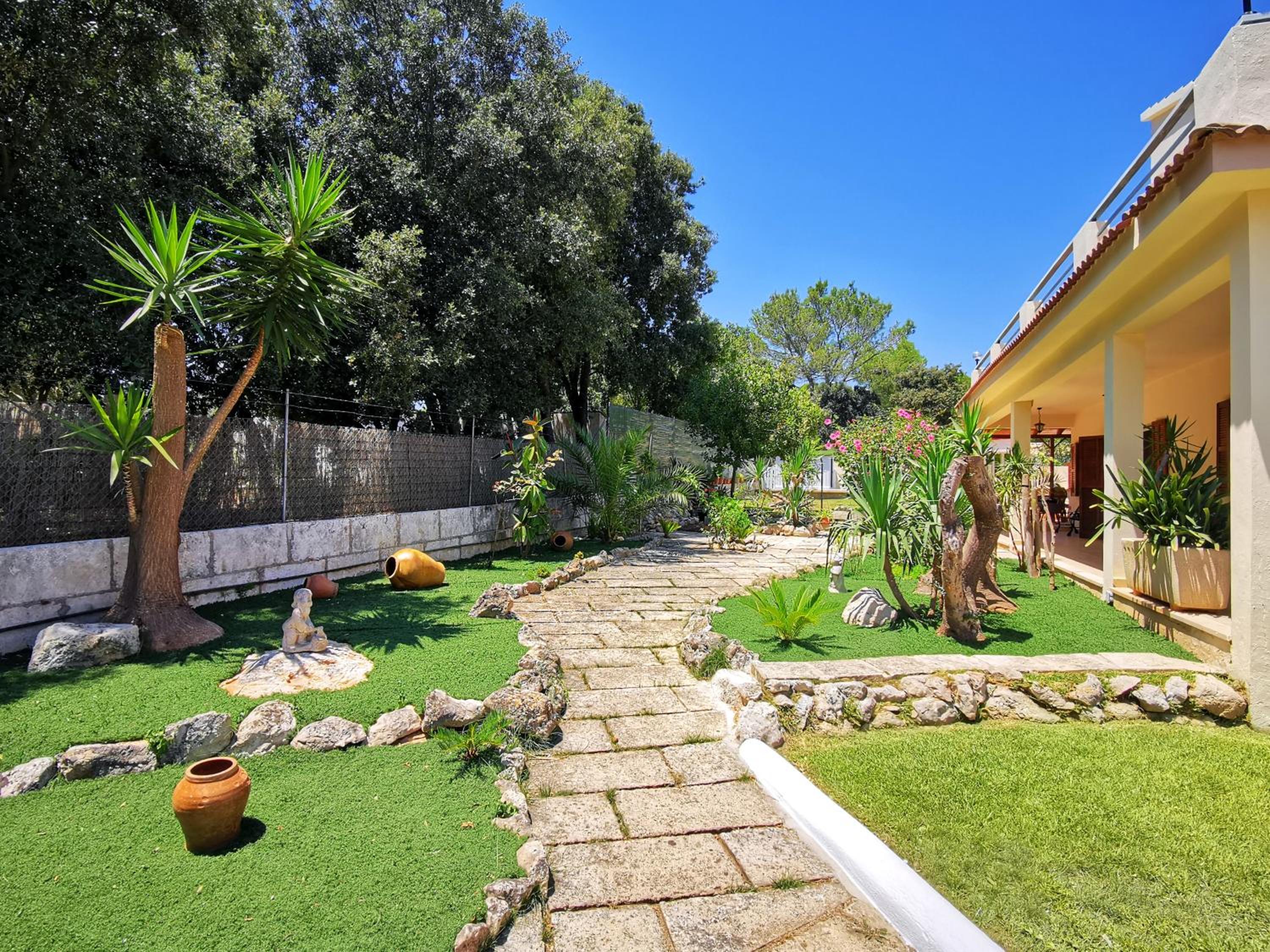 Villa Divuit Pins view 4