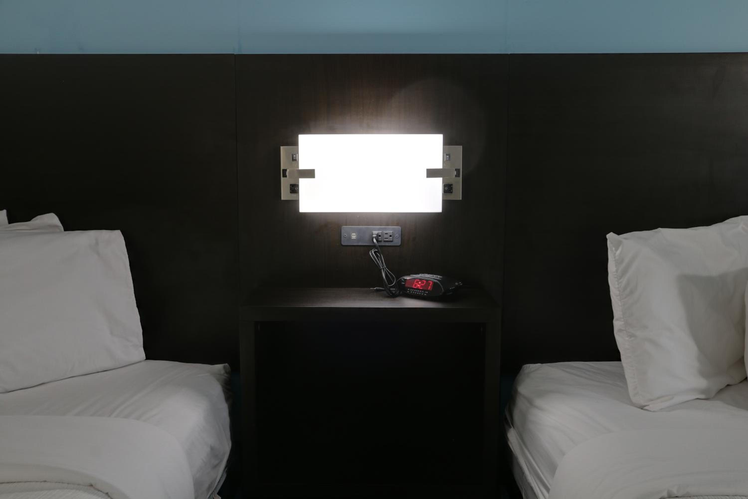 Travelodge by Wyndham Calhoun South I-75