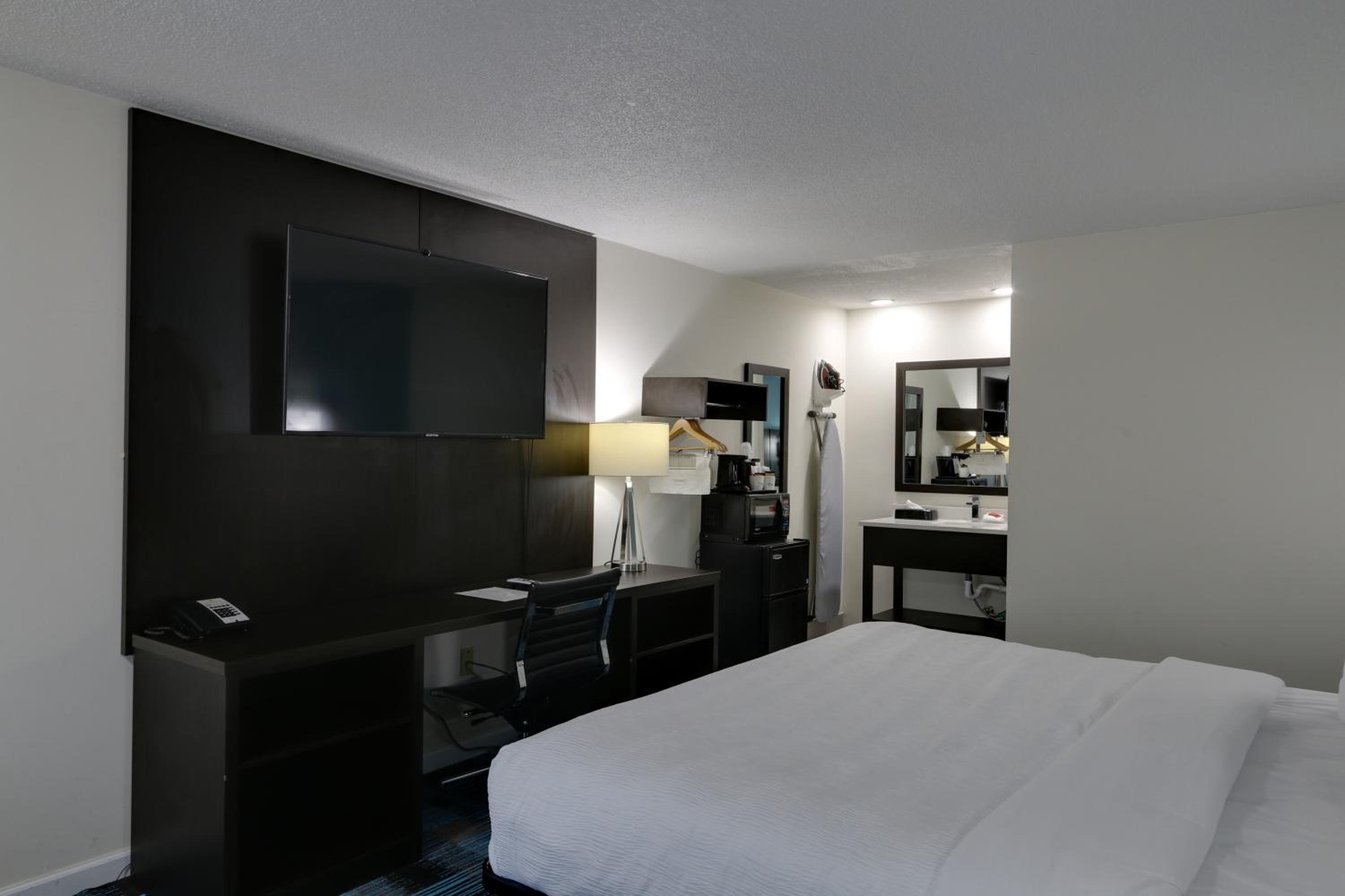 Travelodge by Wyndham Calhoun South I-75