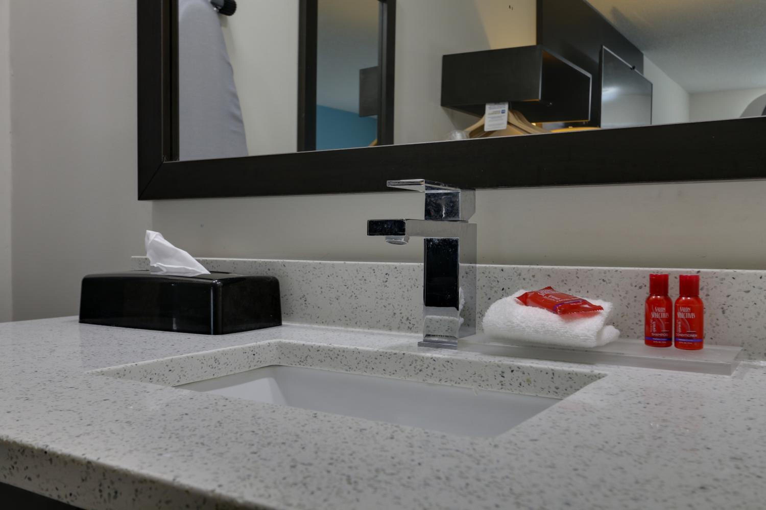Travelodge by Wyndham Calhoun South I-75