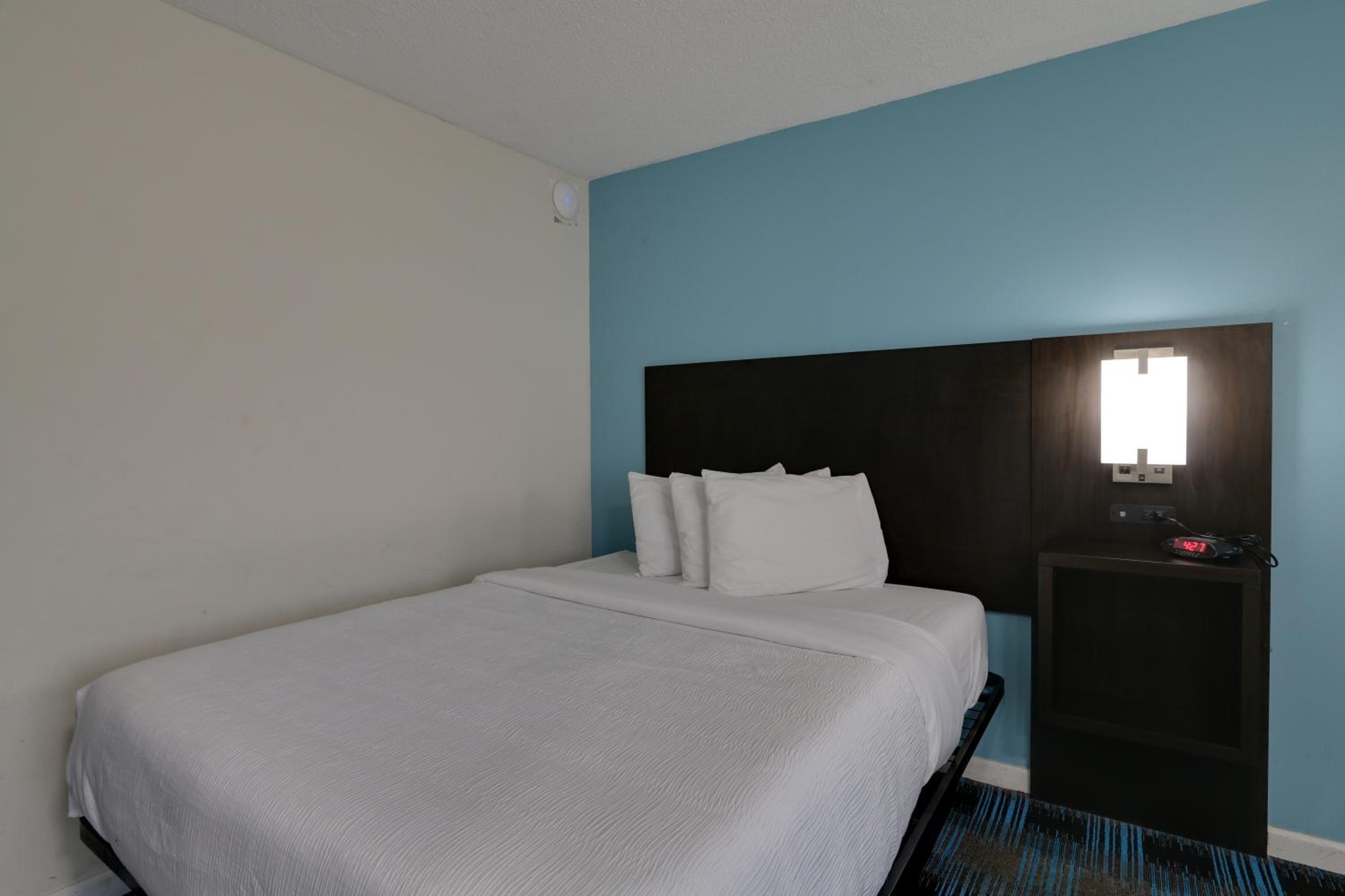 Travelodge by Wyndham Calhoun South I-75