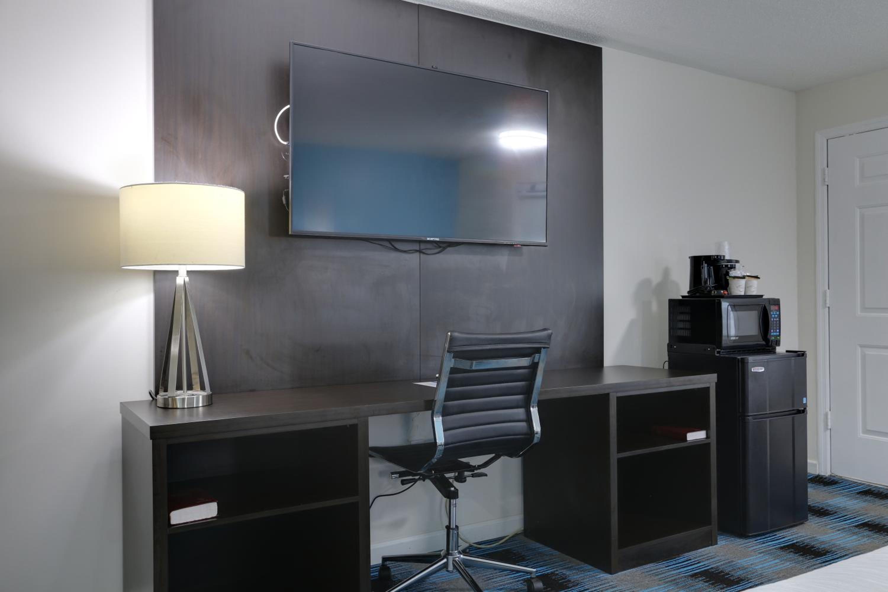 Travelodge by Wyndham Calhoun South I-75