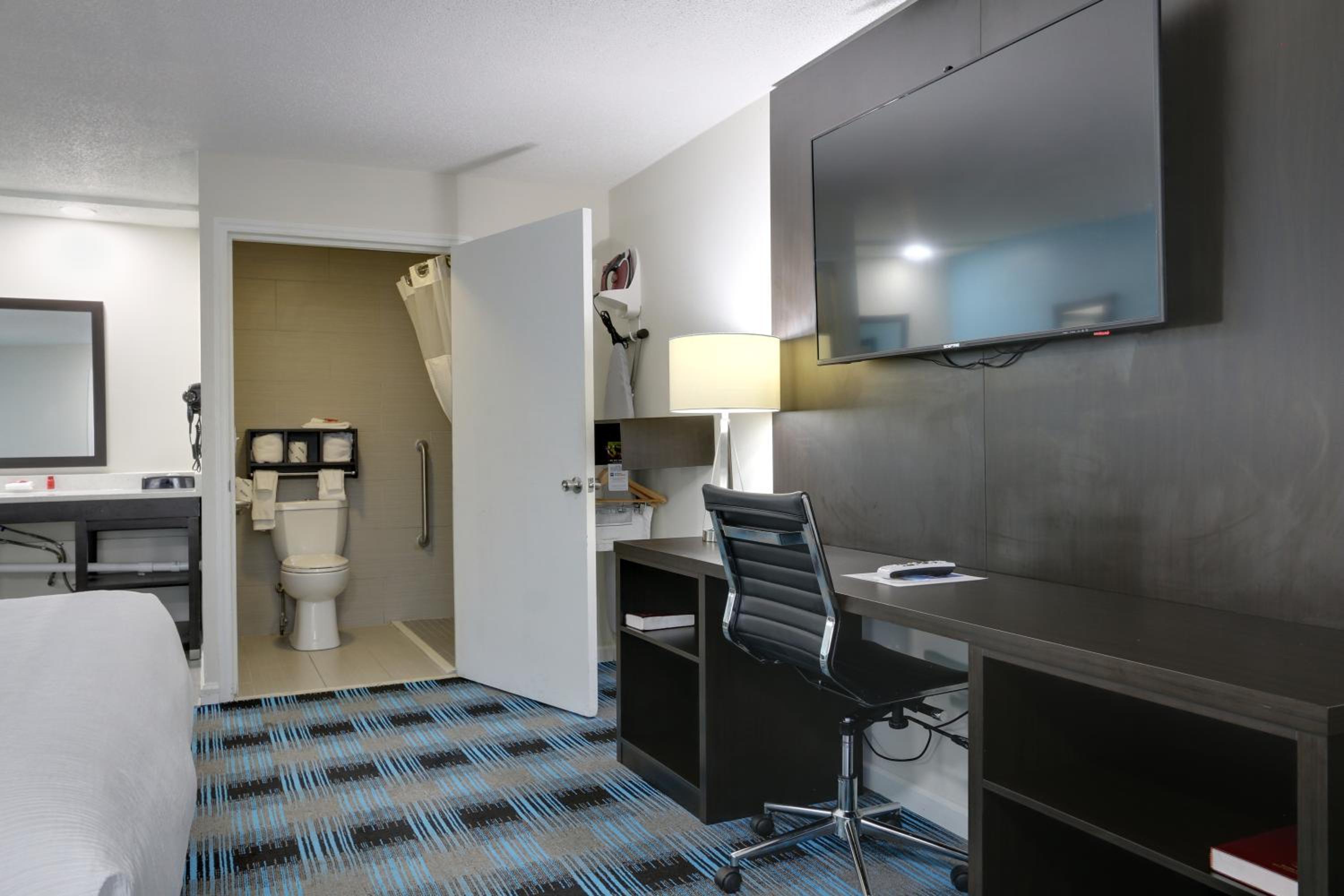 Travelodge by Wyndham Calhoun South I-75