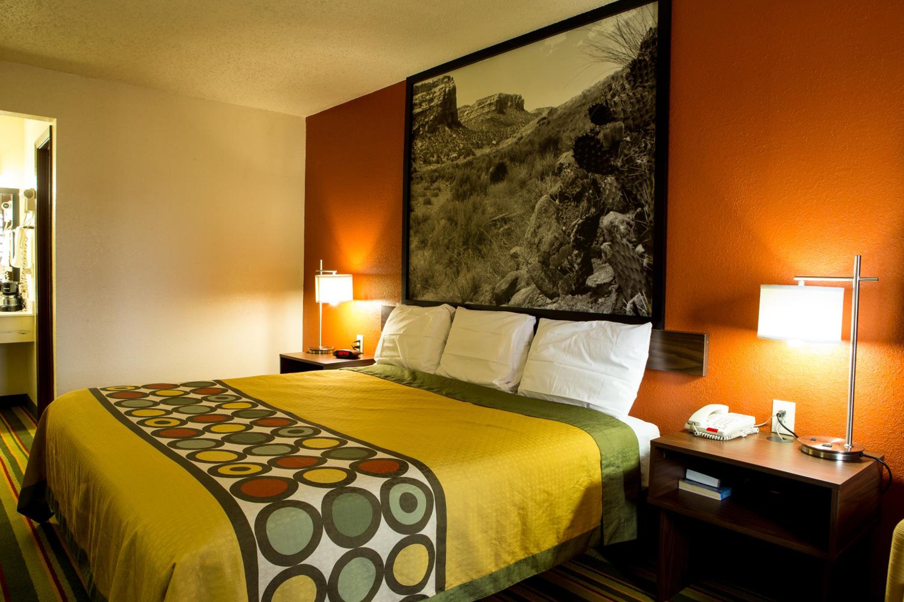 Woodward Vacations - Super 8 by Wyndham Woodward - Property Image 8