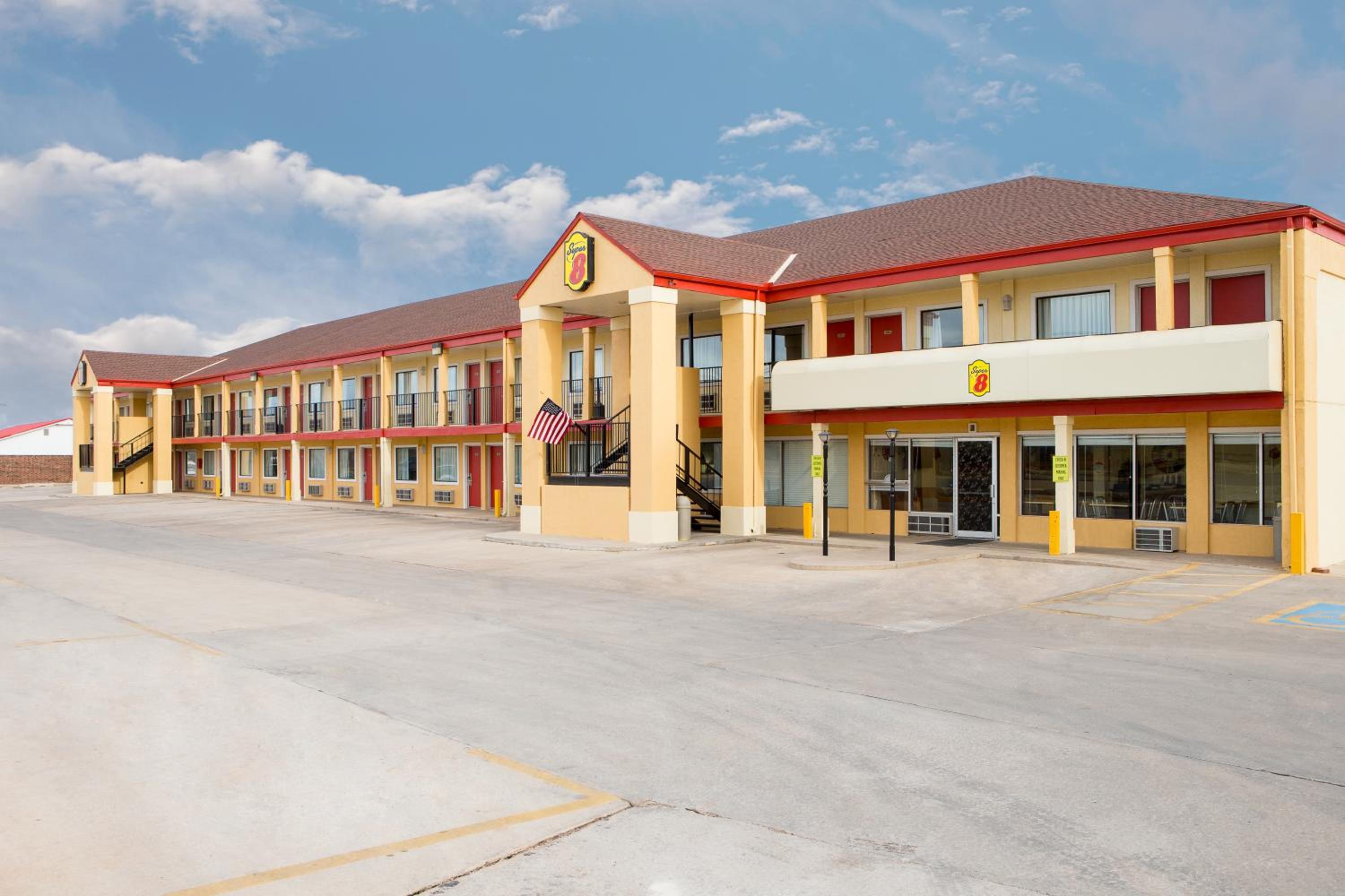 Woodward Vacations - Super 8 by Wyndham Woodward - Property Image 3