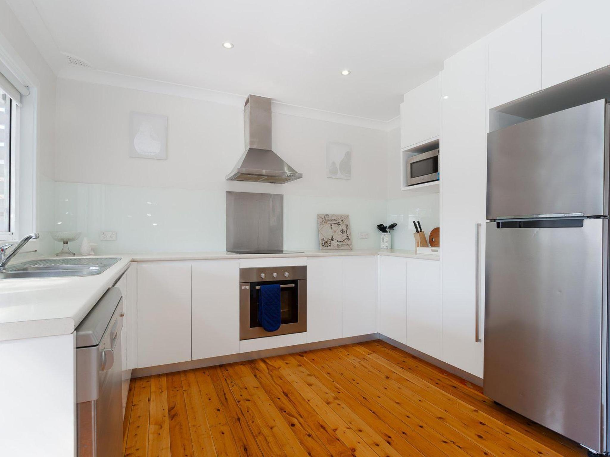 Rubys Retreat, 44 Achilles Street - pet friendly, aircon, wifi & boat parking