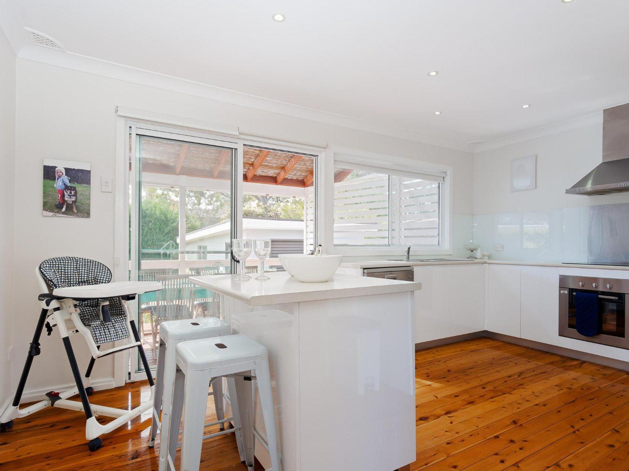 Rubys Retreat, 44 Achilles Street - pet friendly, aircon, wifi & boat parking