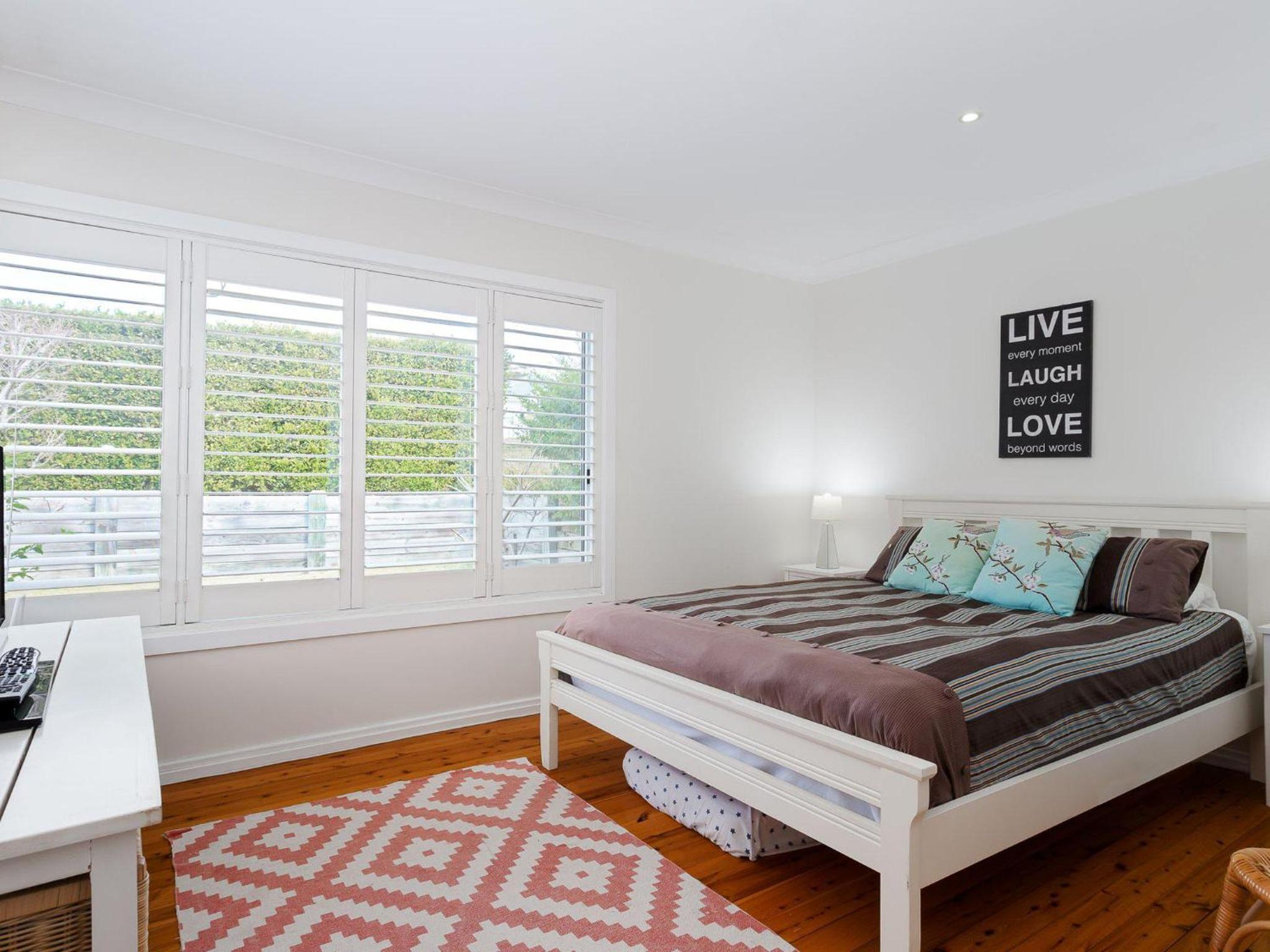Rubys Retreat, 44 Achilles Street - pet friendly, aircon, wifi & boat parking