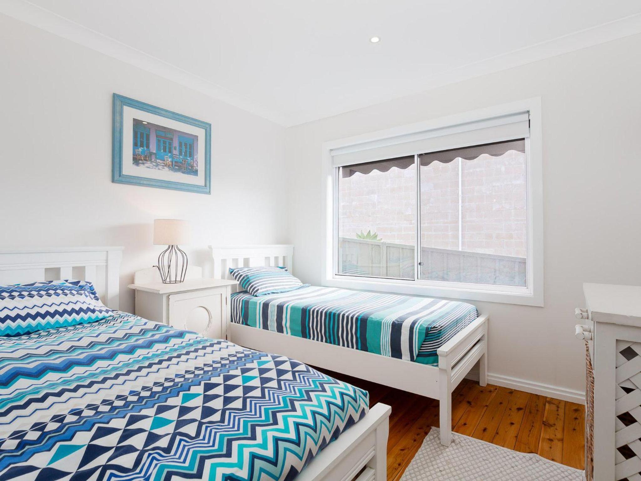 Rubys Retreat, 44 Achilles Street - pet friendly, aircon, wifi & boat parking