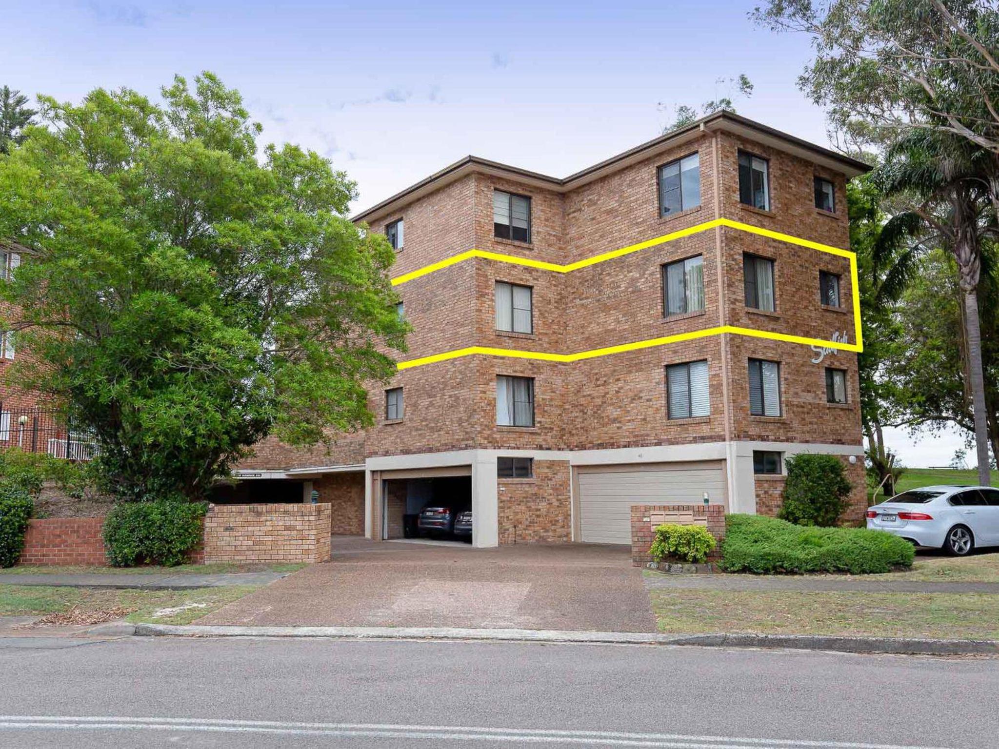 Sailfish, 4,46 Magnus Street- Unit with water views and close to town