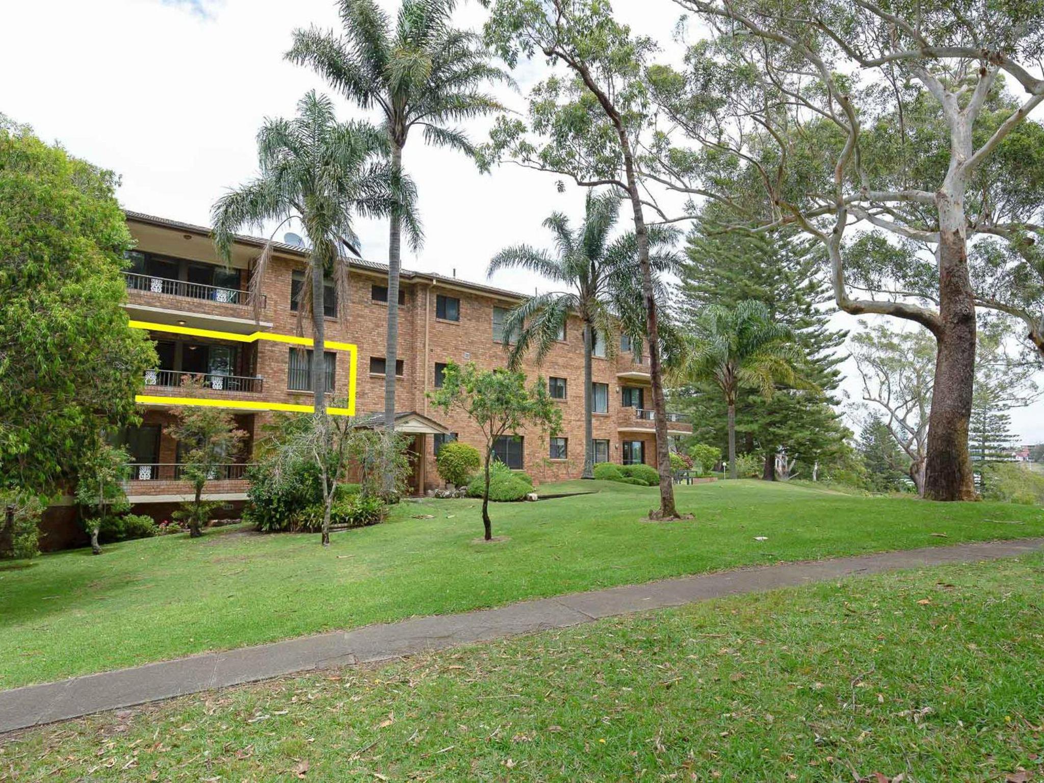 Sailfish, 4,46 Magnus Street- Unit with water views and close to town