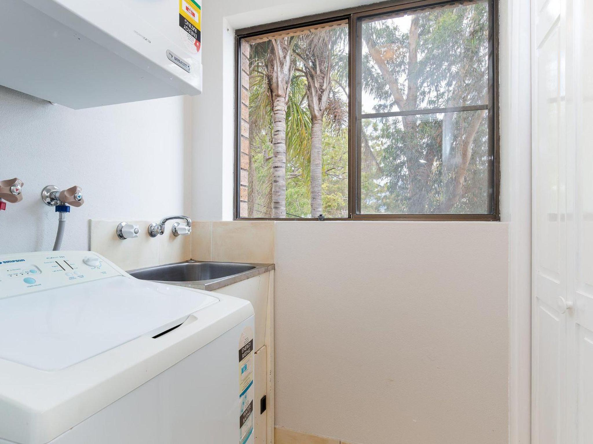 Sailfish, 4,46 Magnus Street- Unit with water views and close to town